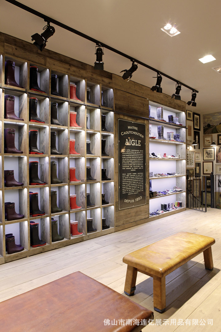 厂家定制木质鞋子展示柜 鞋店货架鞋展示架靠墙 复古皮鞋展柜多层