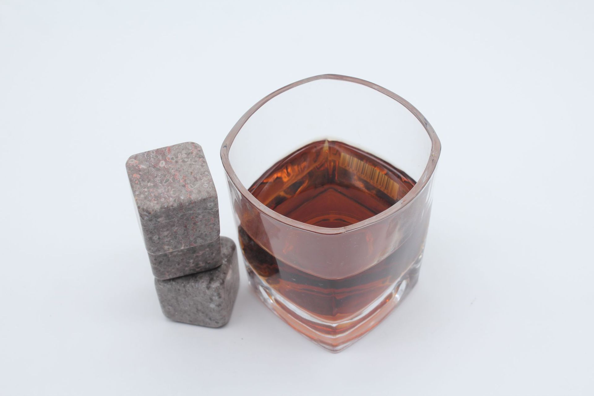 石曲麦饭石冰酒石 3*3*3cm威士忌石 石头冰块 冰镇石可定制logo