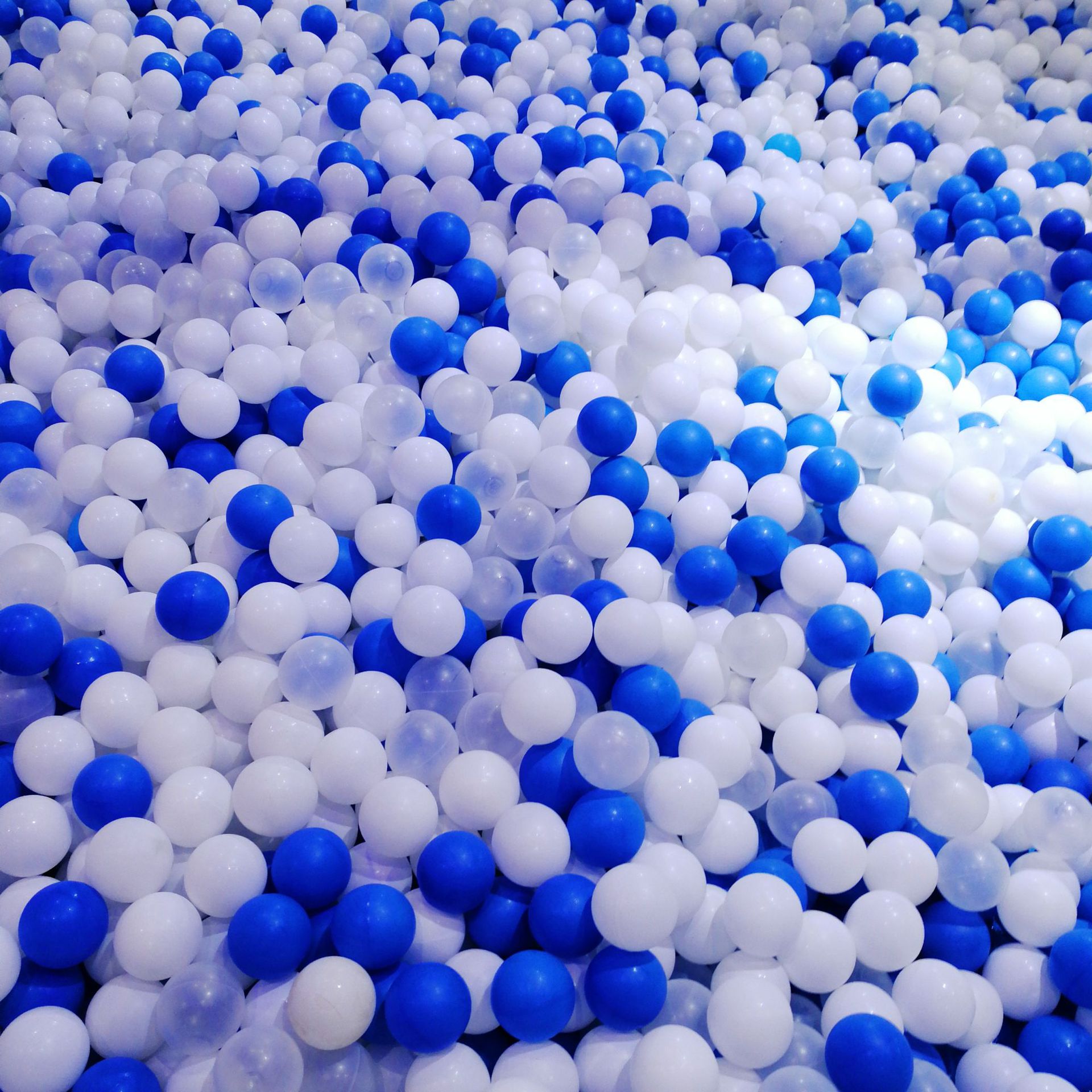 彩色海洋球厂家供应8cm加厚儿童淘气堡百万球彩波波球玩具球