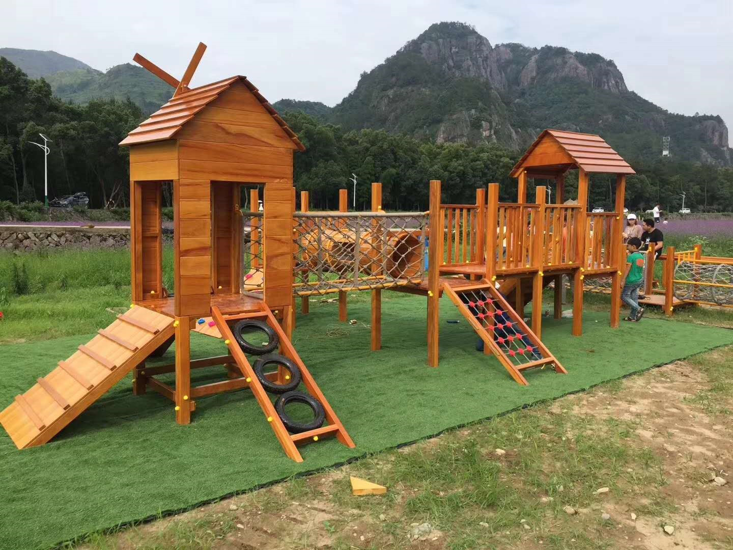 户外实木滑梯景区儿童木质滑梯游乐设施公园组合滑梯