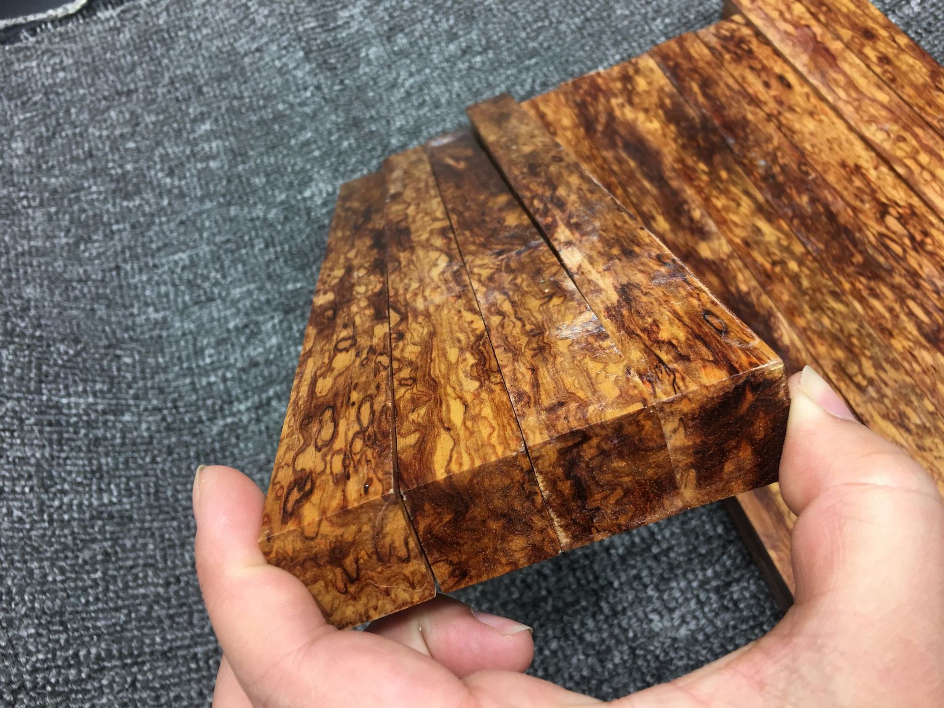 大叶黄花梨木 佛珠手串木料 花梨木原木手串方块手串木料