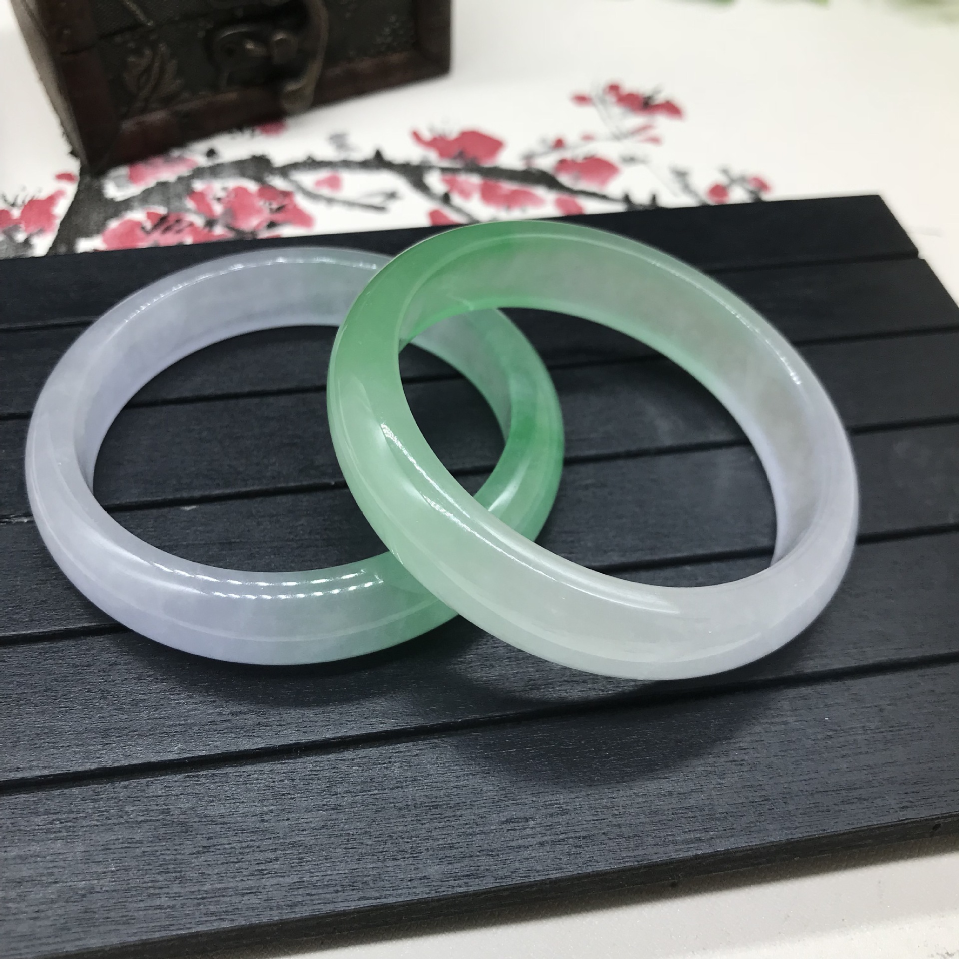 天然缅甸玉石b货翡翠玉石手镯冰透带阳绿手镯精美女款手环