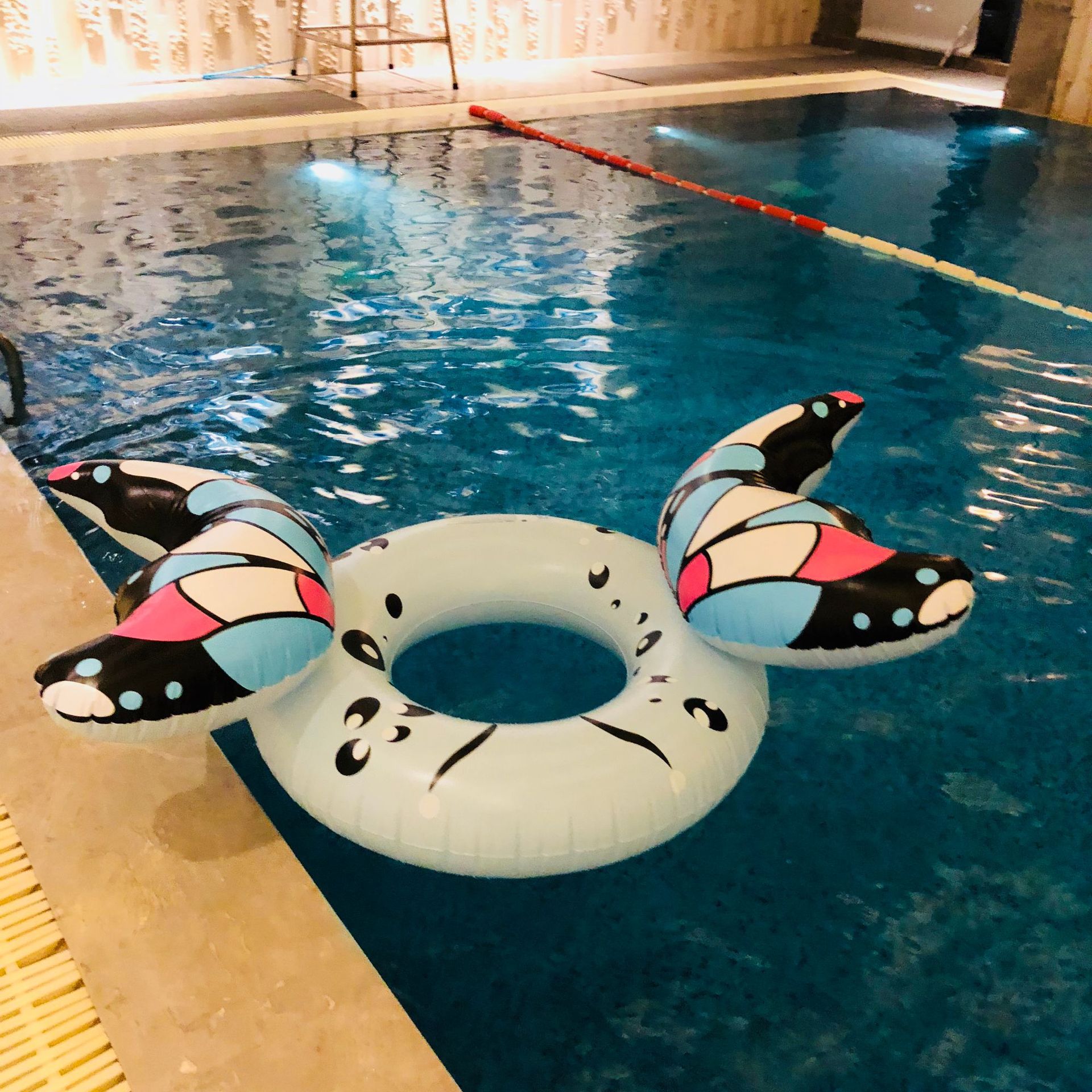 现货供应 ins热卖 立体蝴蝶游泳圈成人水圈加厚救生圈 pvc游泳圈