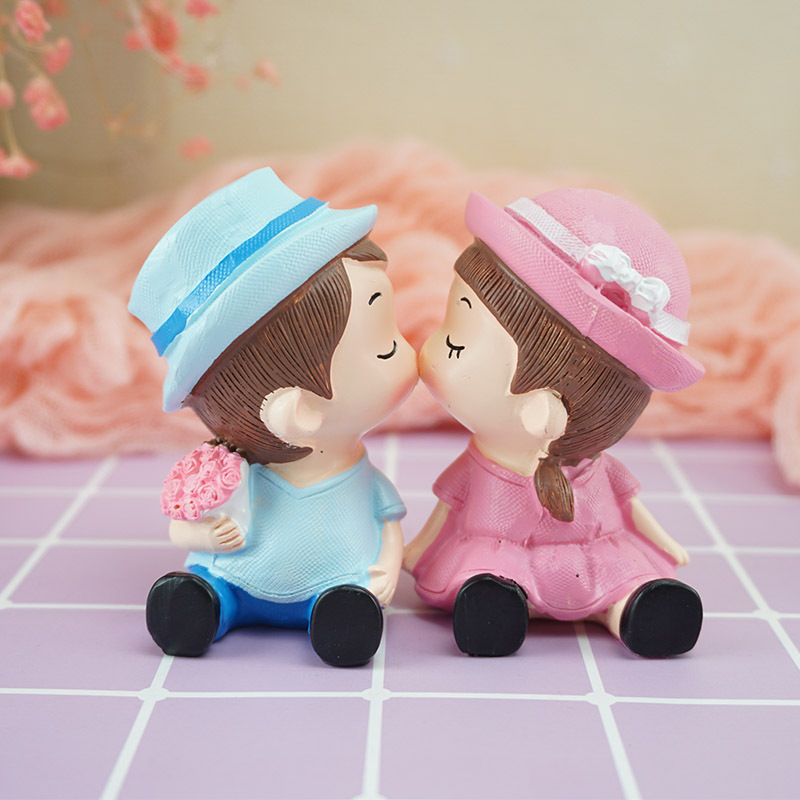 亲嘴情侣娃娃公仔蛋糕烘焙装饰摆件生日甜品台派对用品办公桌摆饰