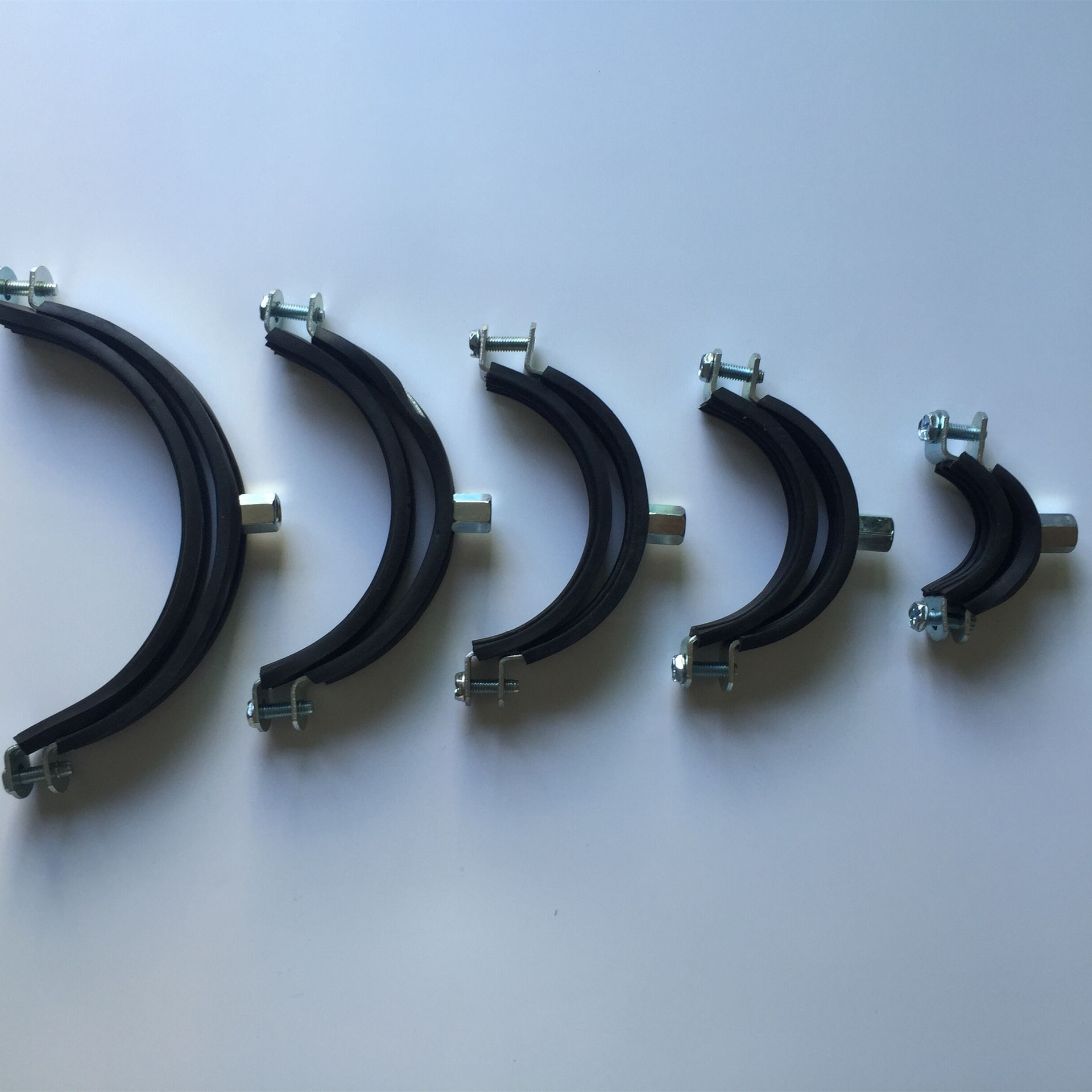 铁管卡带胶管卡 u型镀锌铁管夹 固定绝缘重型管带 配螺母螺钉吊卡