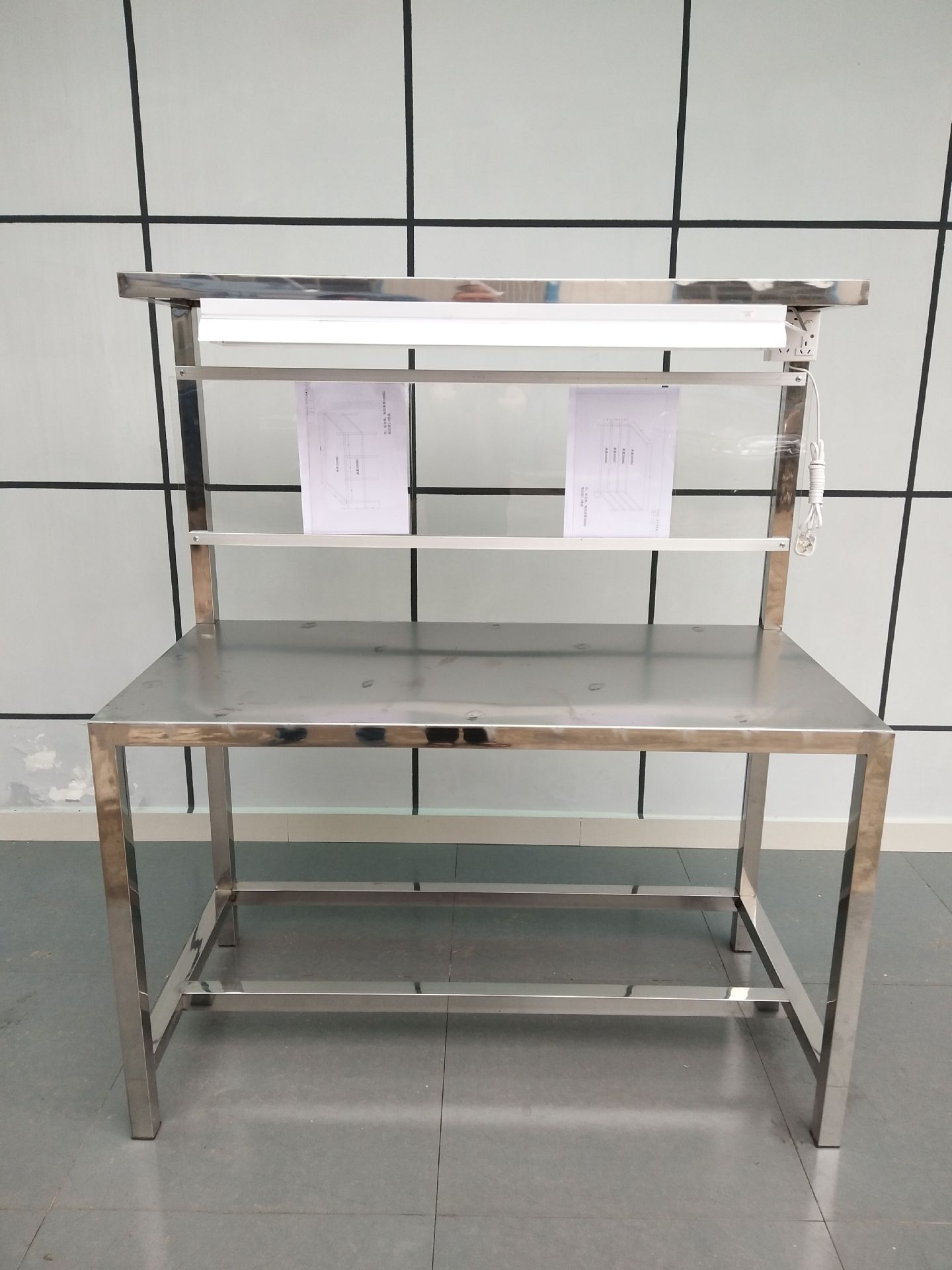 不锈钢工作台方管不锈钢带灯架工作台方管不锈钢新款工作桌