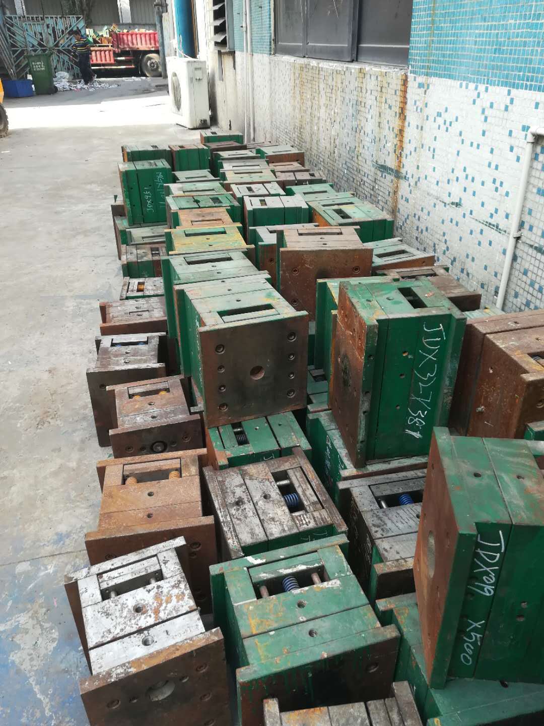 废旧工模厂家高价大量收购