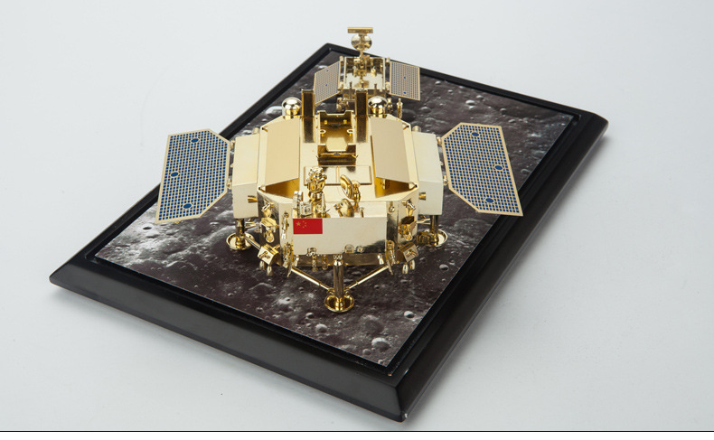 1:32嫦娥三号纪念珍藏版嫦娥3号场景版工程登月探测器模型