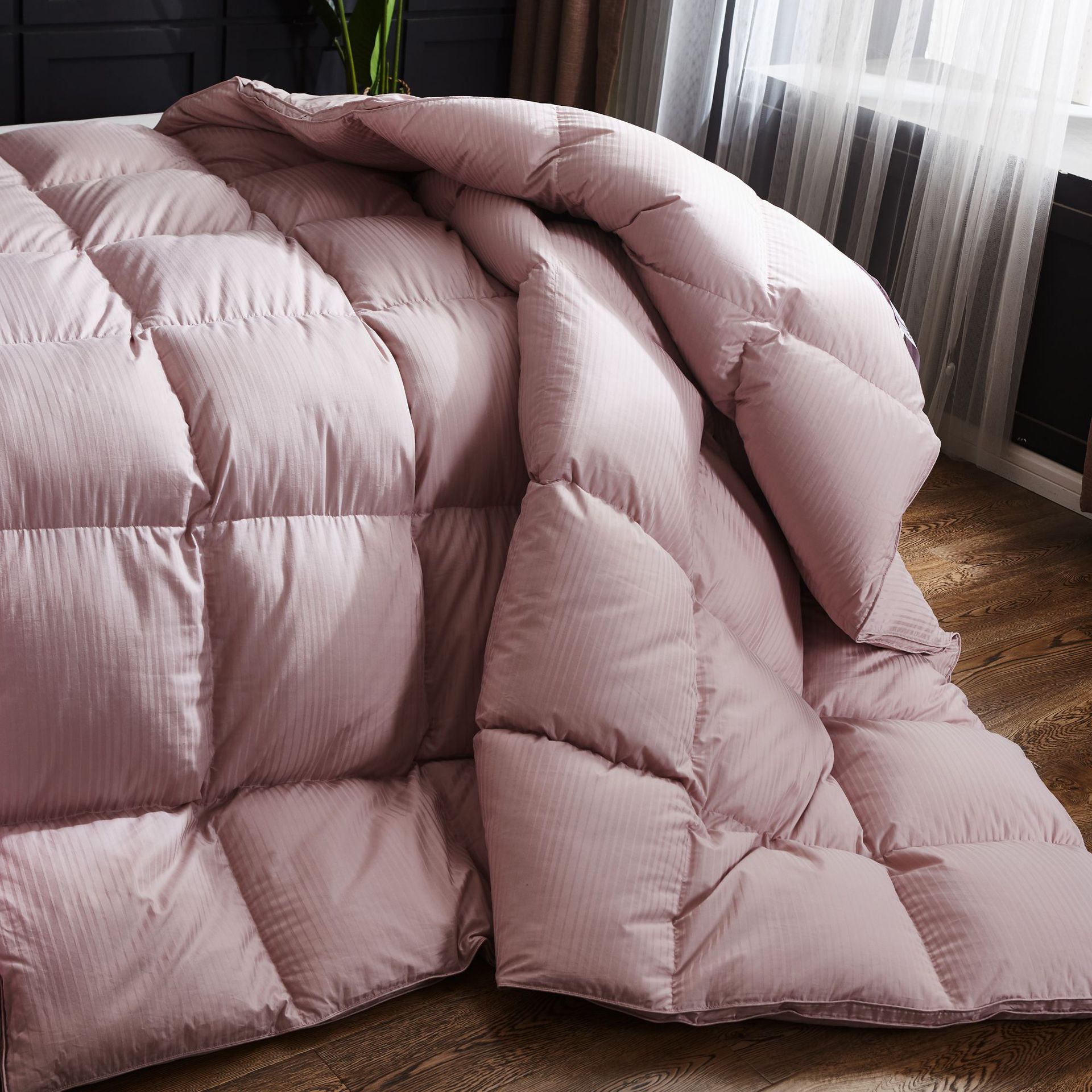 厂家批发全棉100支高密度缎条纹立体围墙不钻绒羽绒被壳 半成品