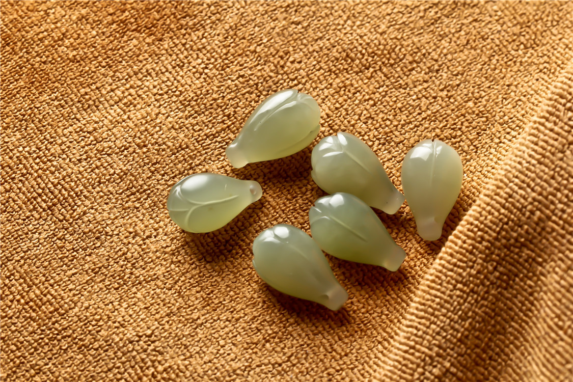 厂家直销天然a货新疆和田玉风铃手链项链diy半成品文玩配饰吊坠