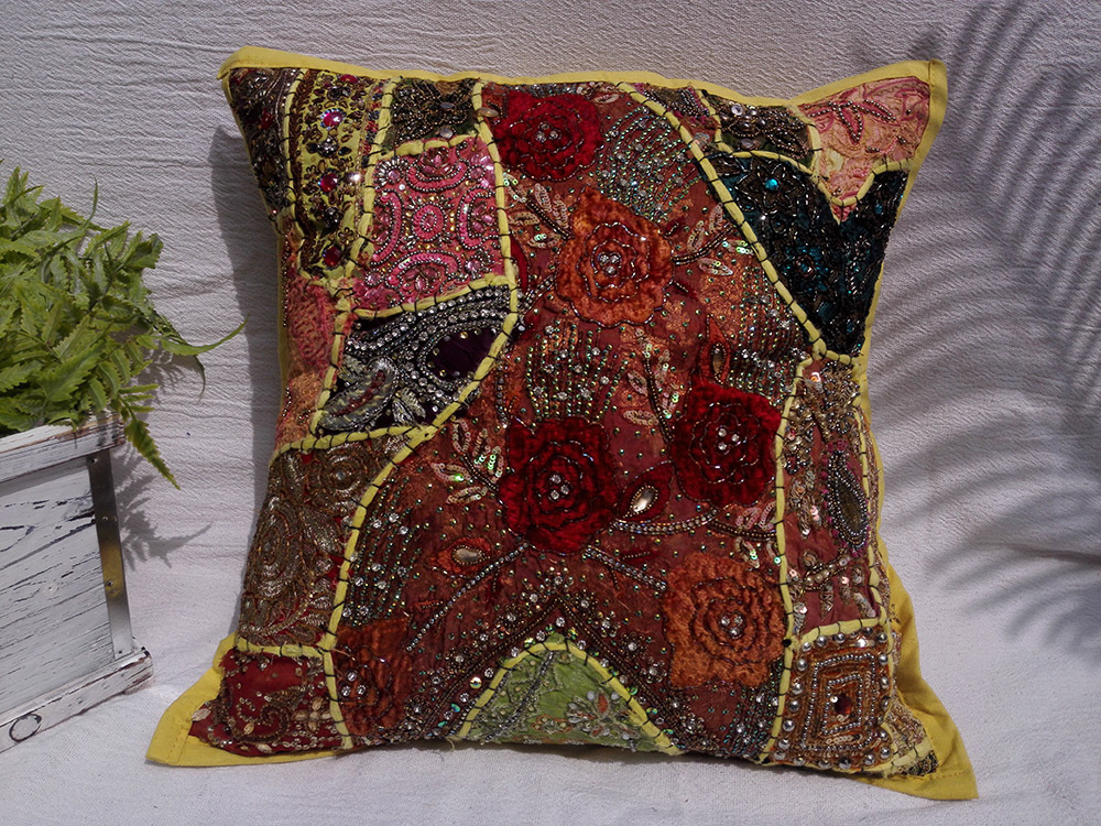 印度尼泊尔手工钉珠老刺绣亮片靠垫沙发抱枕套东南亚家居装饰裱画