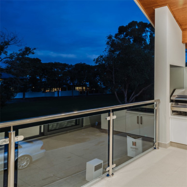 钢化玻璃窗护栏