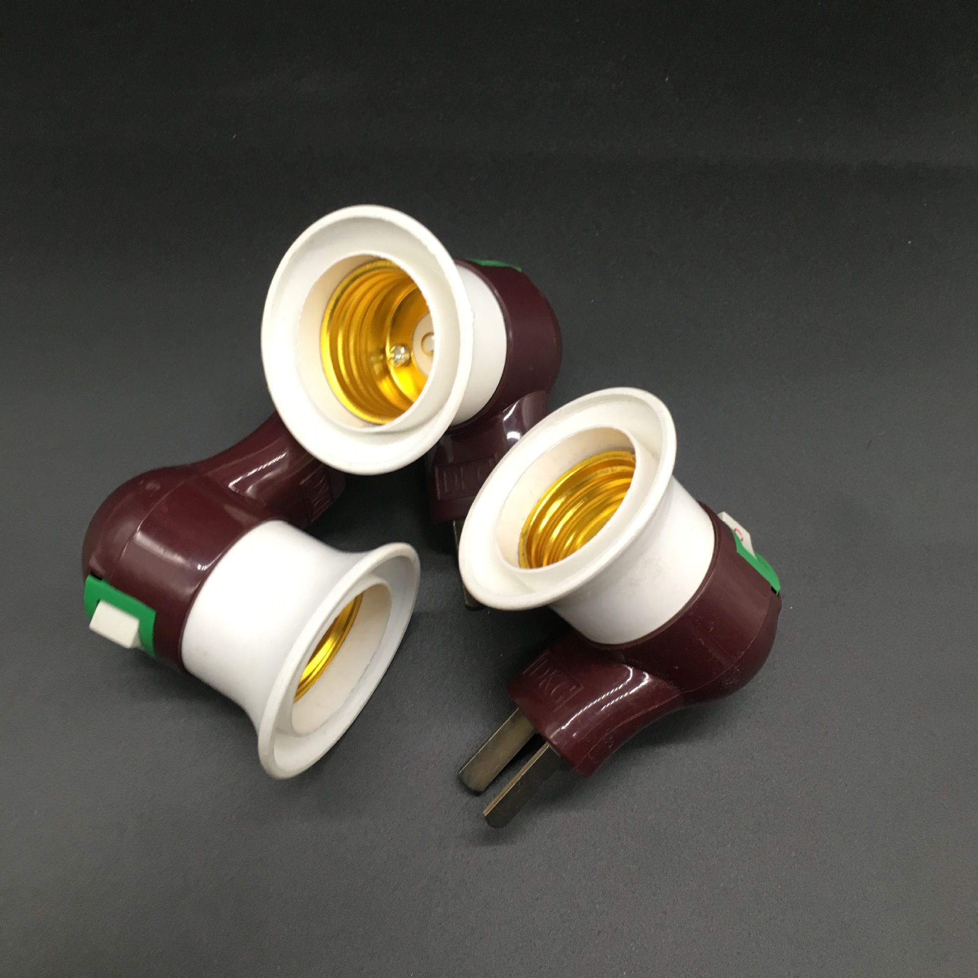 供应批发 烟斗型转动式带开关插头灯座 e27螺口小夜灯可倾式灯座