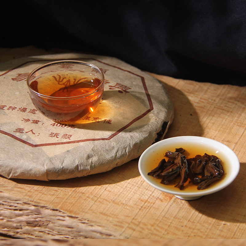 2002年易武顺时兴春尖 前易武乡长张毅 普洱茶生茶 古树纯料