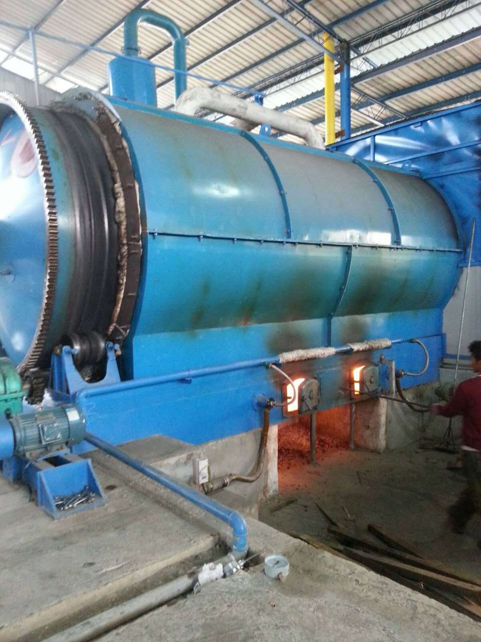 蓝宁废橡胶轮胎炼油设备废旧轮胎处理环保设备日裂解15吨轮胎