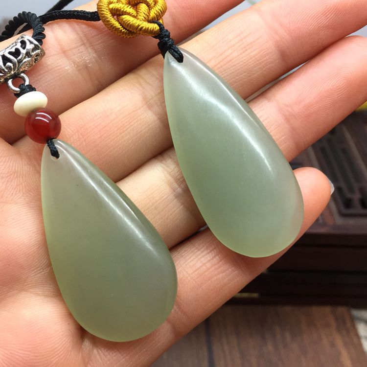 天然正品和田玉玉石吊坠 民族风水滴挂件玉坠女款 时尚毛衣链饰品