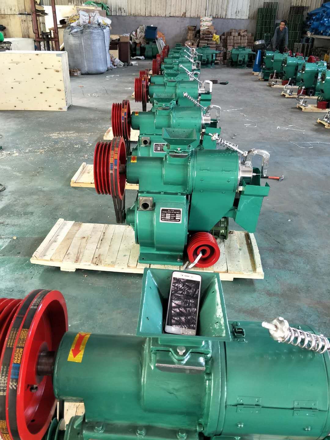 稻谷碾米机新型碾米机小米碾米机谷子脱皮机薏米黑米脱皮碾米机