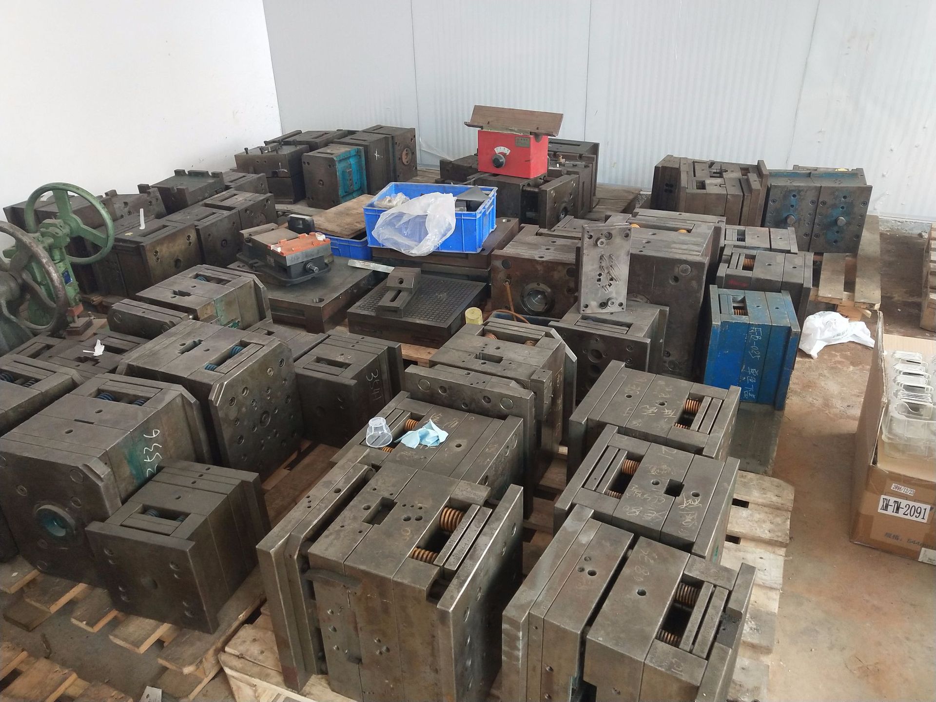 专业回收:各类模具 废旧模具铁 专业回收:各类模具 废旧模具铁