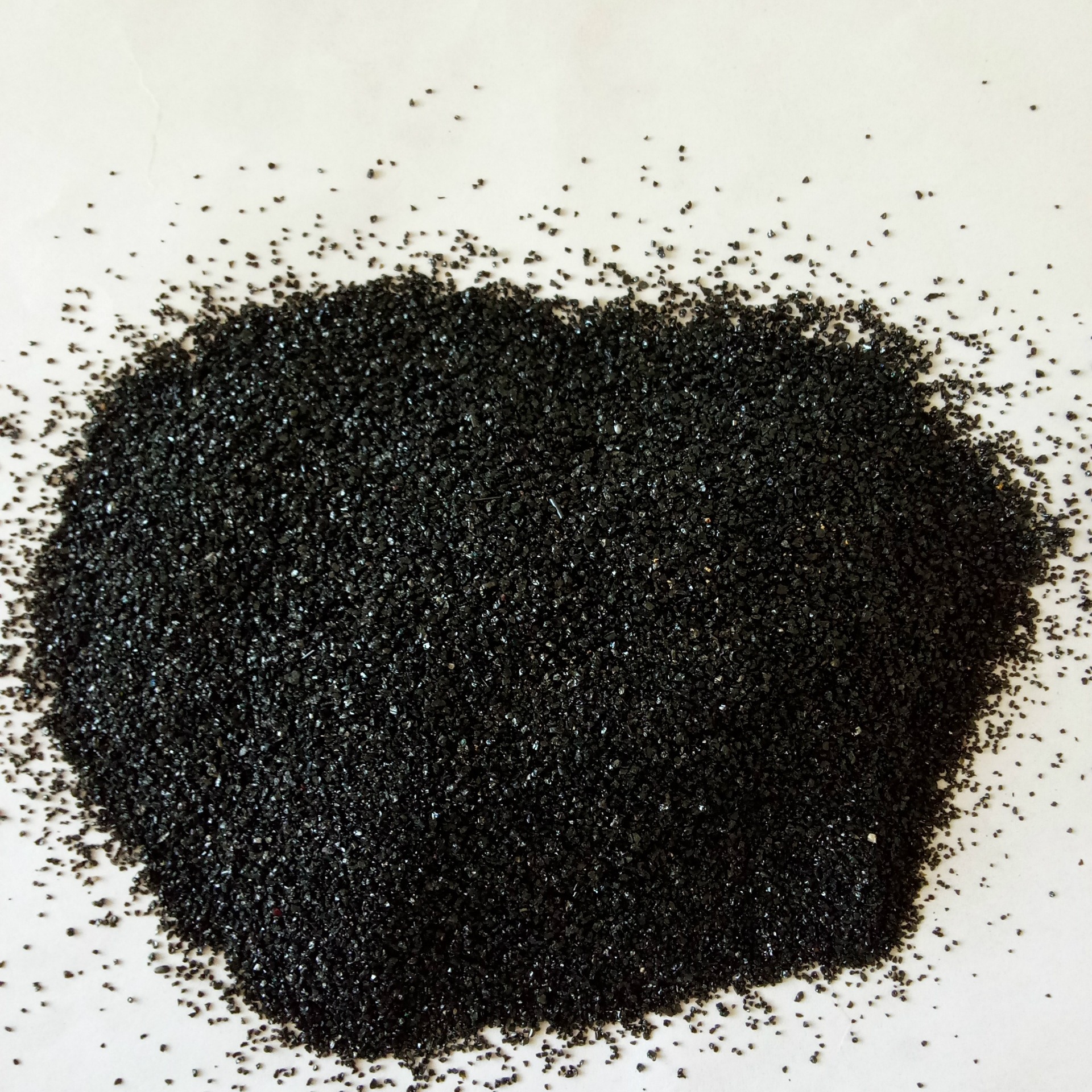 现货供应黑色石英耐磨砂 20-40目除锈专用黑色金刚砂 亮黑灰黑砂