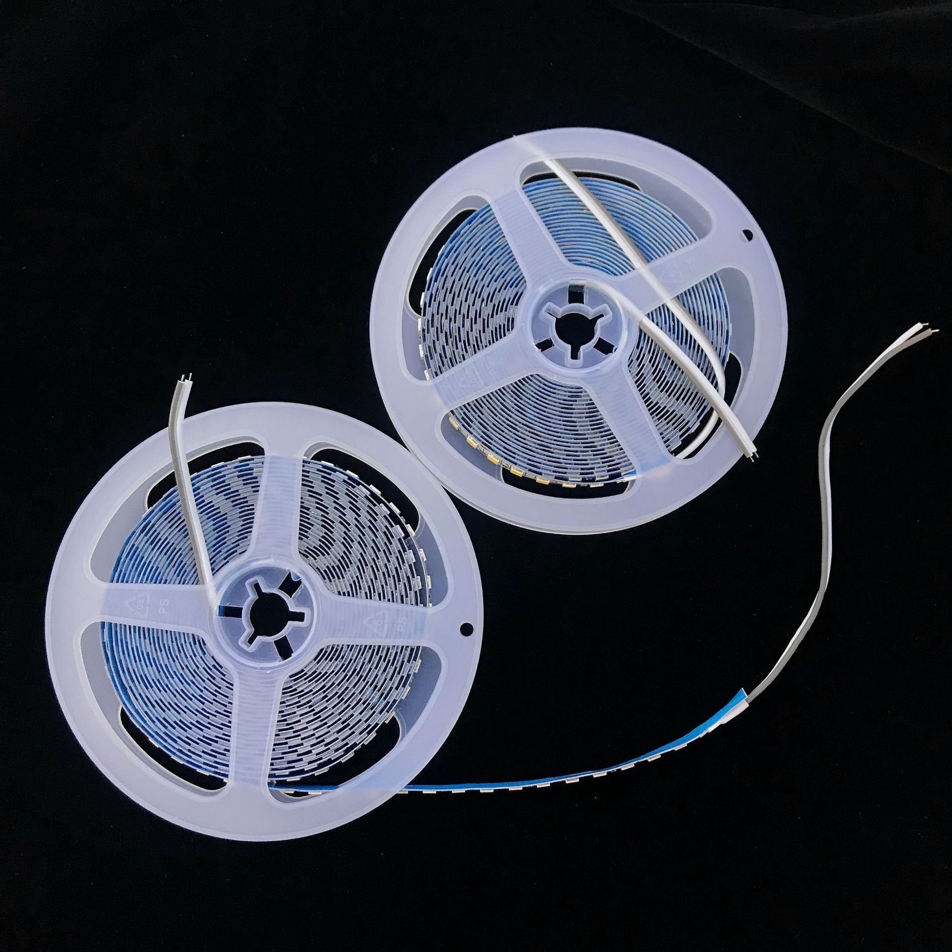 新款led软灯带超高亮贴片4040灯珠高品质蓝色背胶dc12v一米120灯