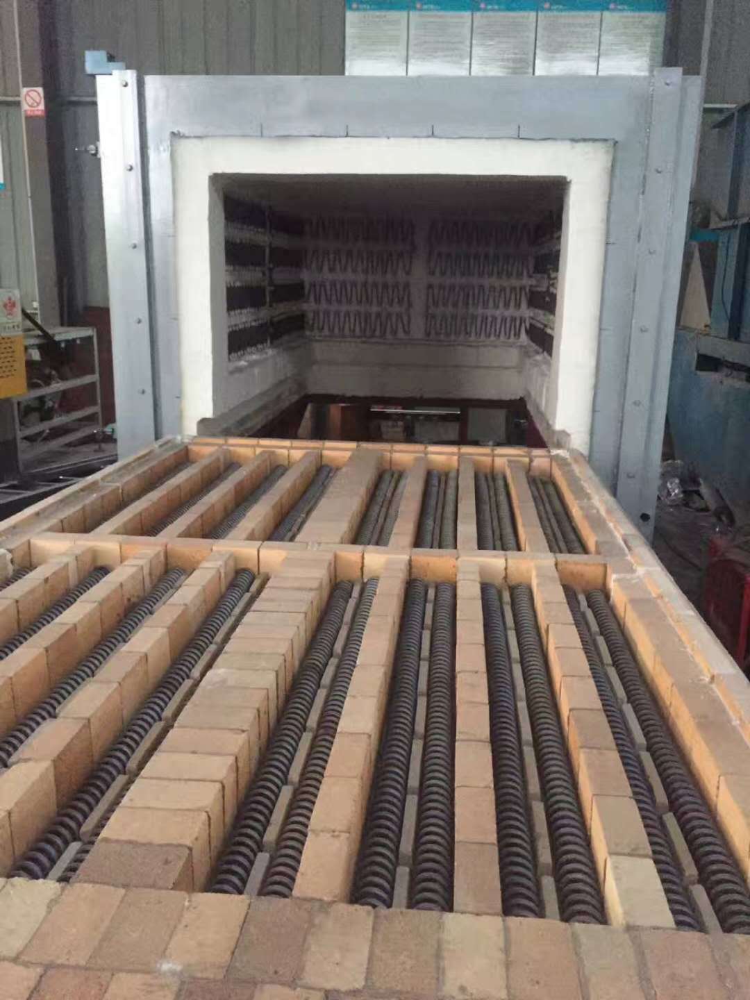 供应大型台车式高温调质炉,大型台车退火炉.