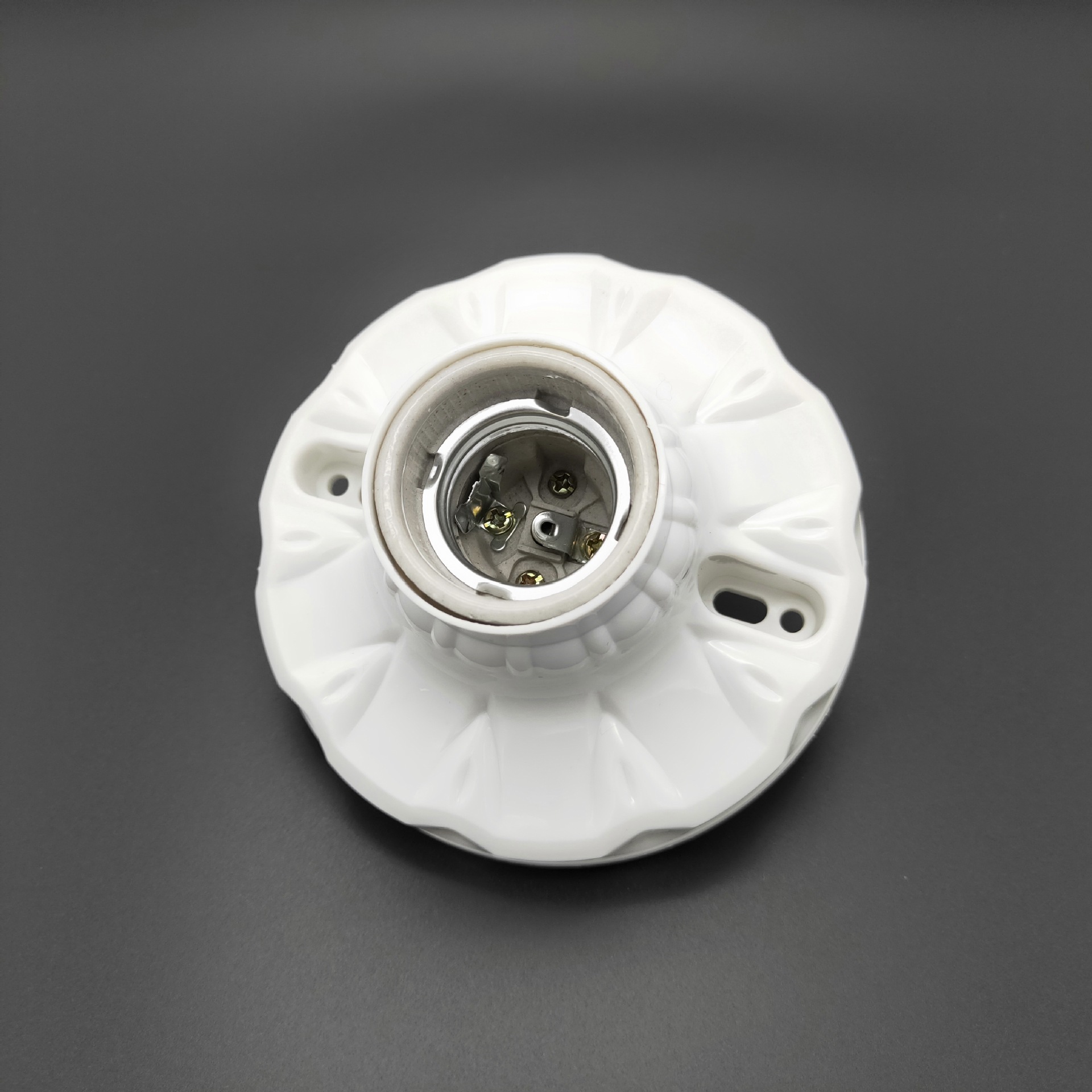 供应批发 e27陶瓷螺口平灯座 e27平装式瓷头螺口灯座 悬吊式灯头