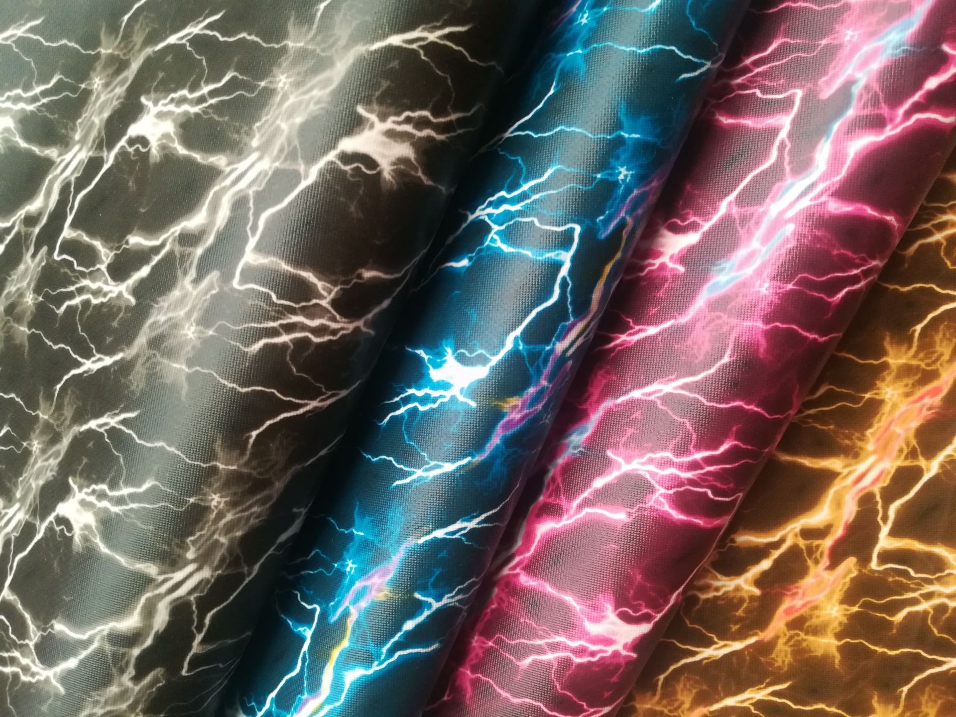 厂价直销闪电纹彩色霹雳图化妆包餐具袋墙面装饰流行花型皮革