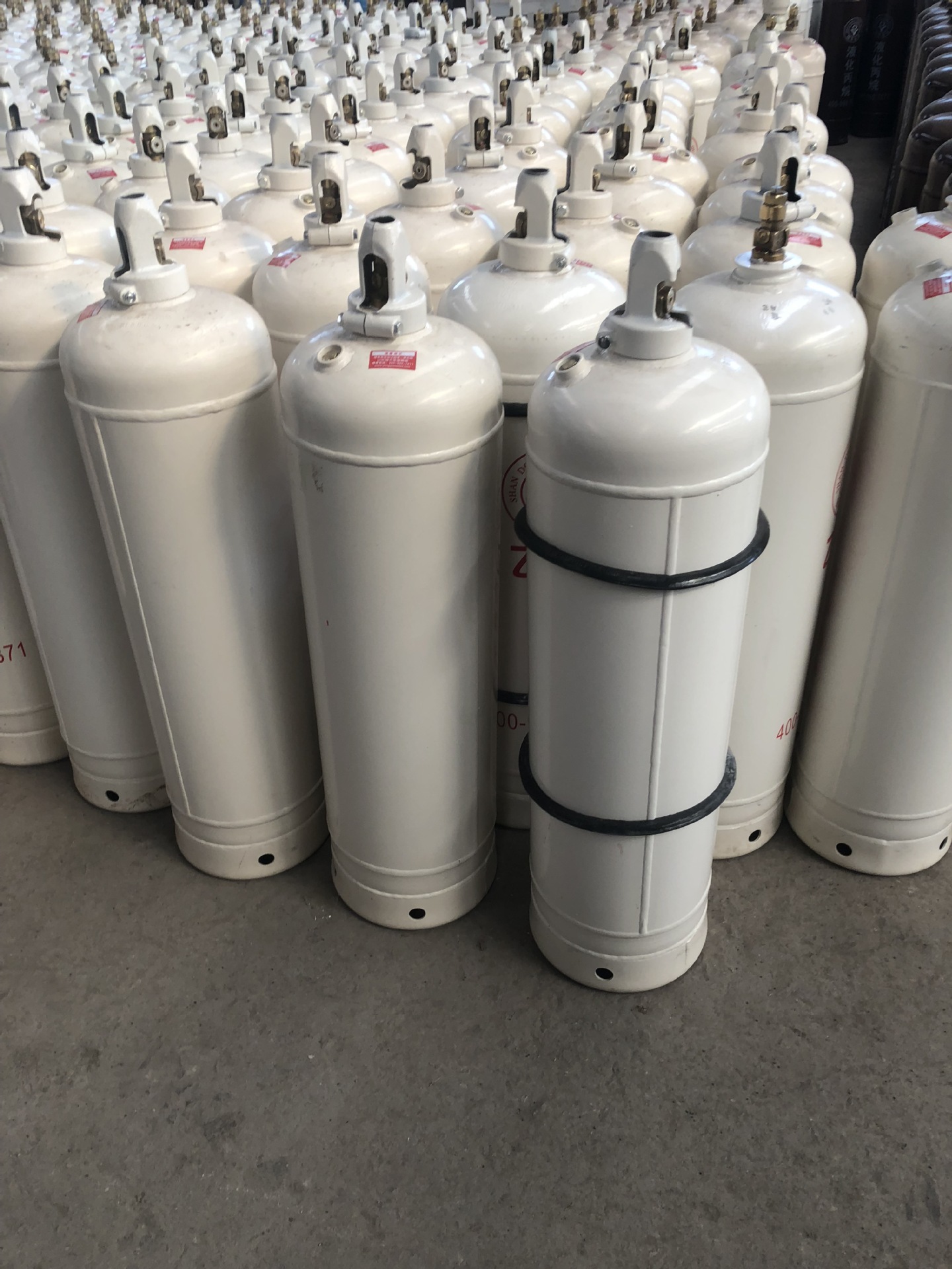 销售钢制焊接乙炔气瓶 乙炔瓶40l 出口可定制 可带丙酮乙炔气体