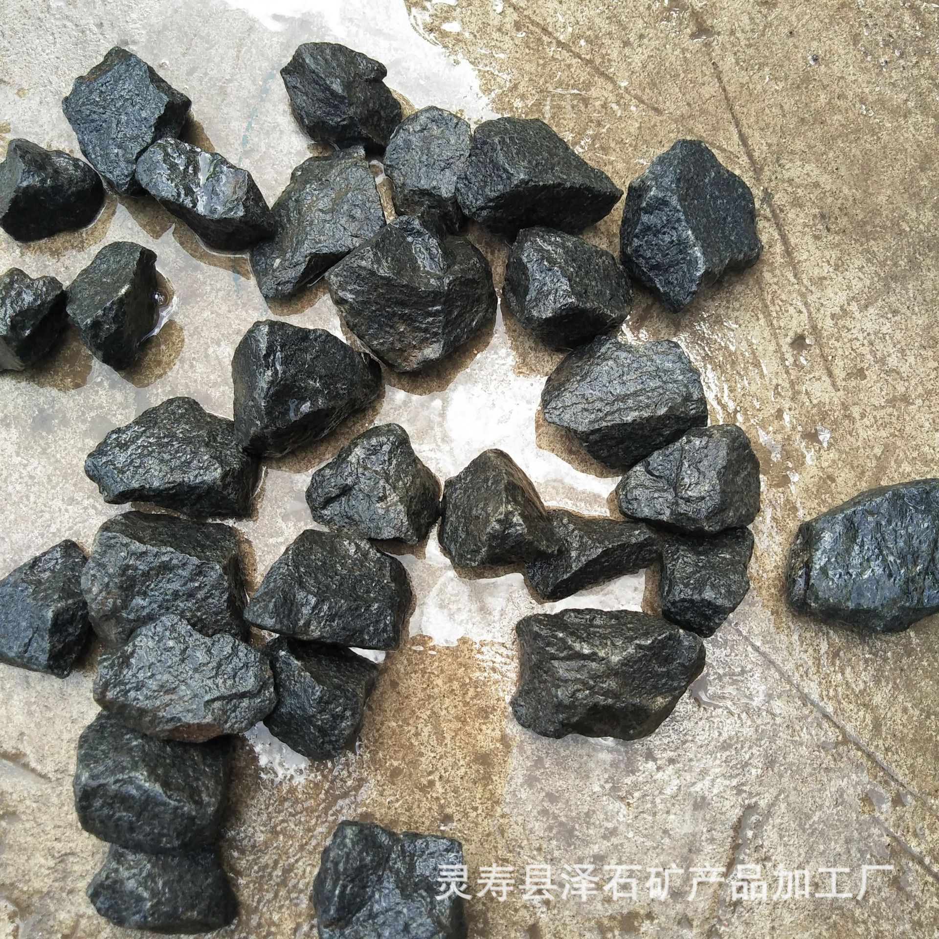 厂家供应玄武岩机制石子 建筑铺路玄武岩碎石 高速公路用石子