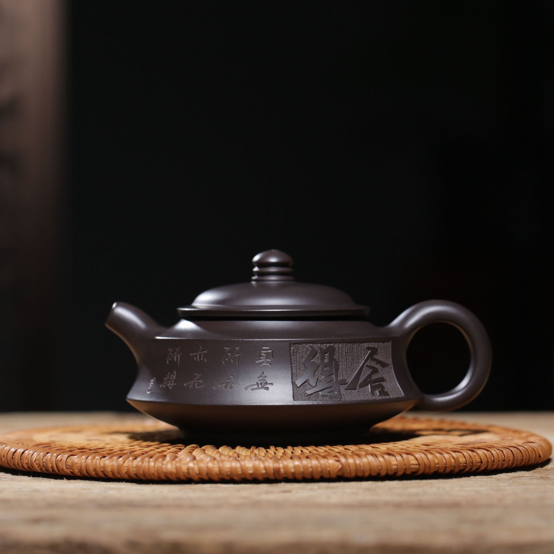 宜兴紫砂茶具原矿黑泥周盘壶手绘刻字刻绘小品茶壶批发一件代发