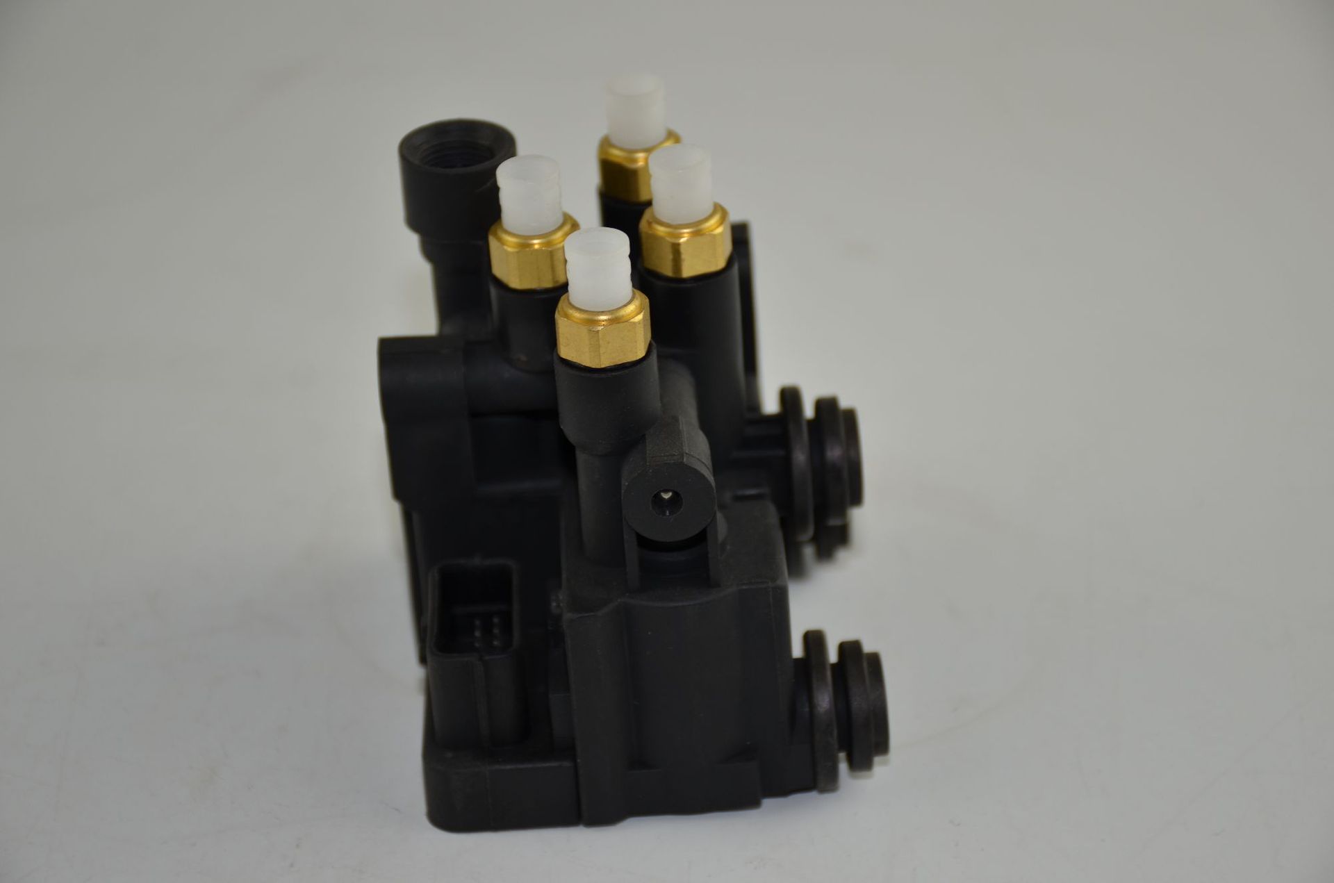 适用于路虎land rover 的空气减振分配阀