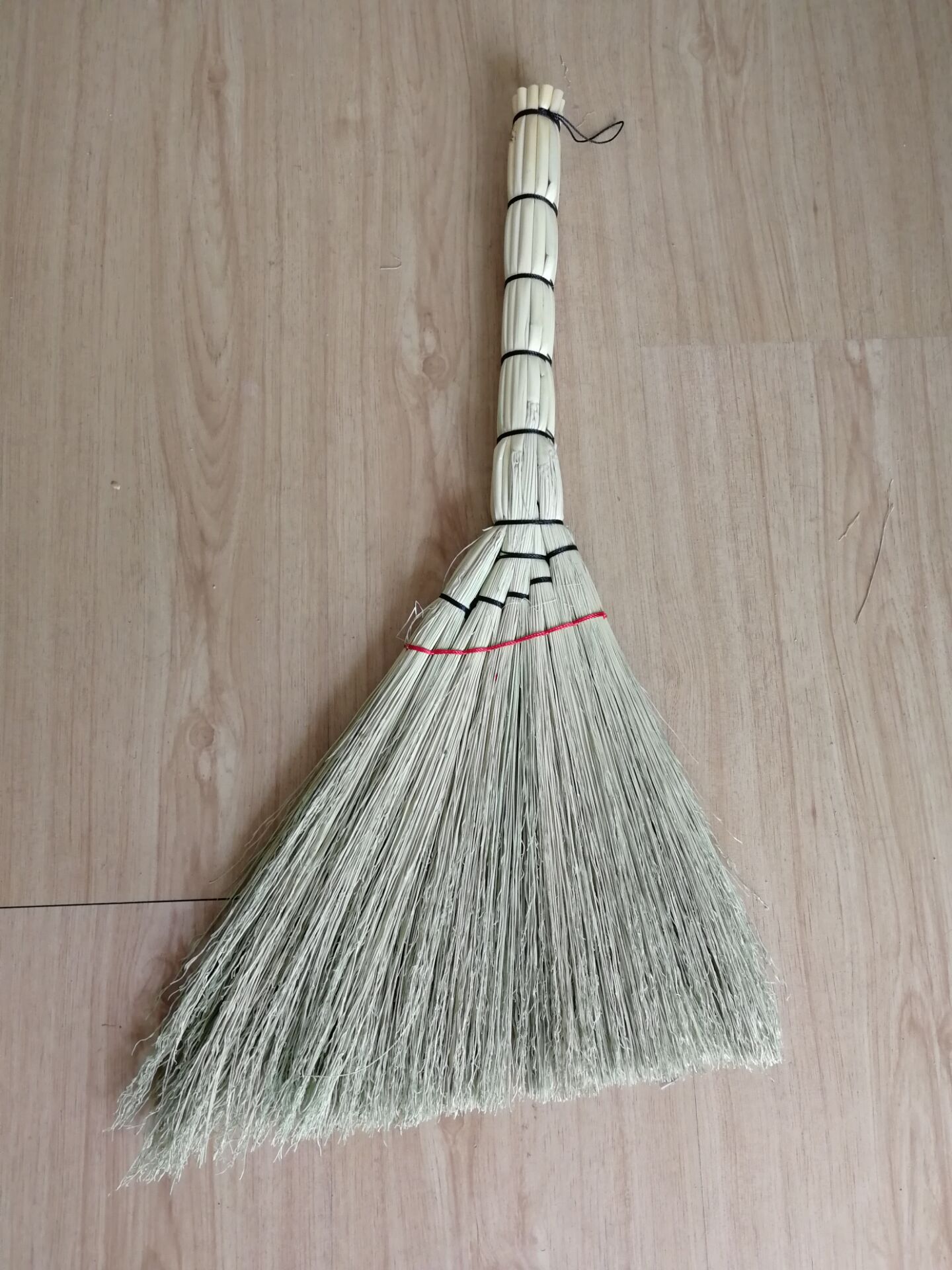 实体工厂批发高粱草手编工艺家用地板扫帚 扫把 编织室内清洁笤帚