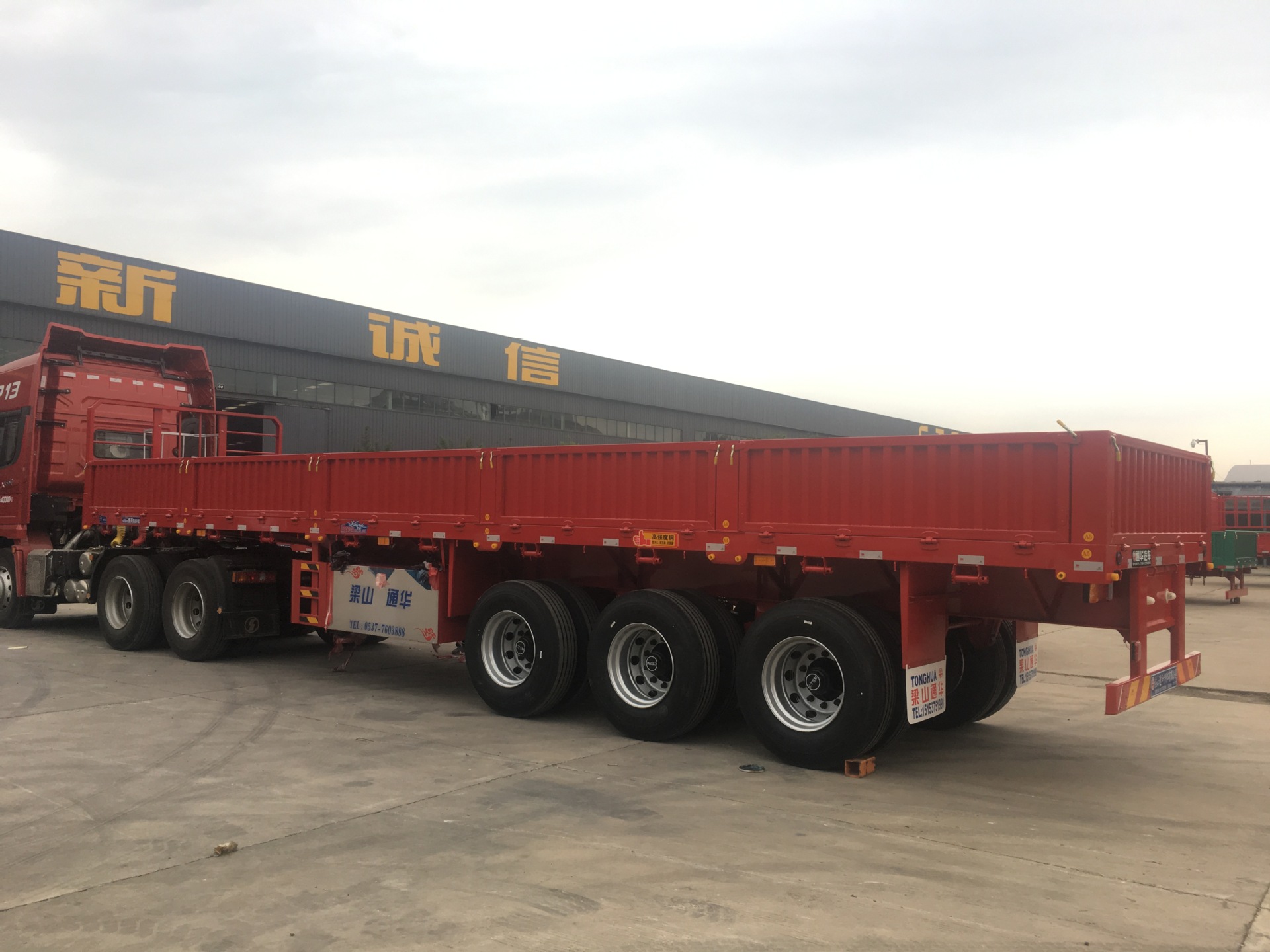 翼展厢式货车,厢式自卸车,后推式自卸车,平板半挂车,大件运输车,罐车