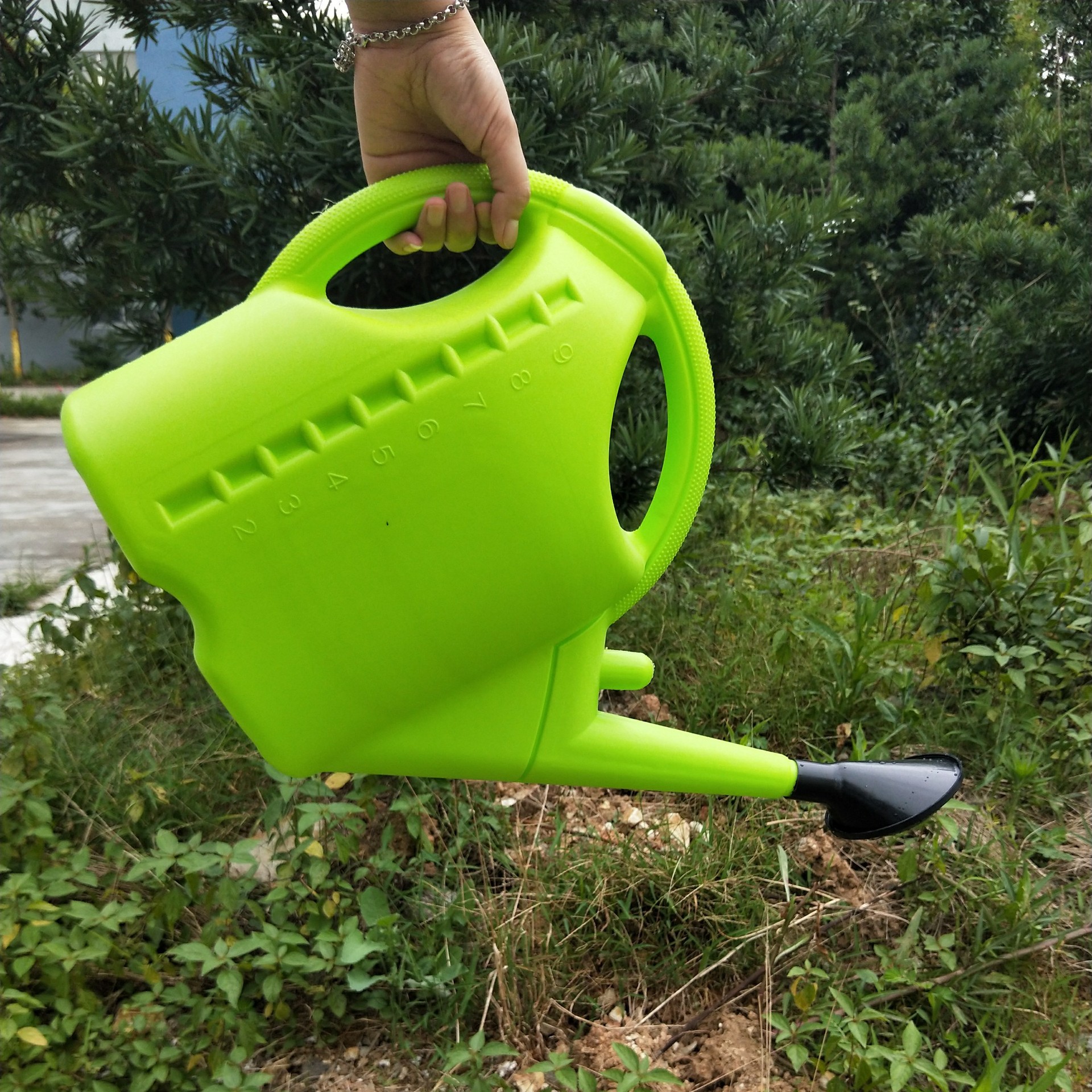 批发大号塑料家用洒水壶 定制颜色小花园浇花水壶长嘴种菜浇水壶