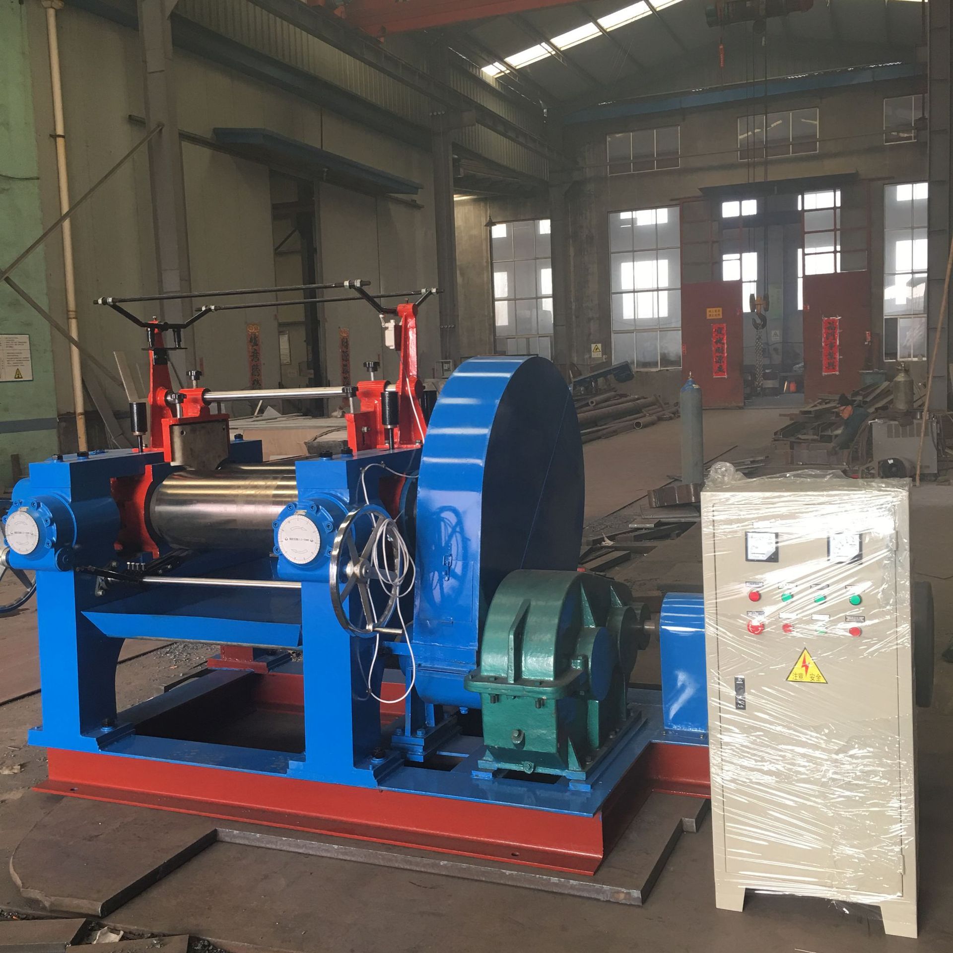 山东青岛12寸橡胶炼胶机 xk-300型双辊筒硅胶混炼机 塑料混炼机