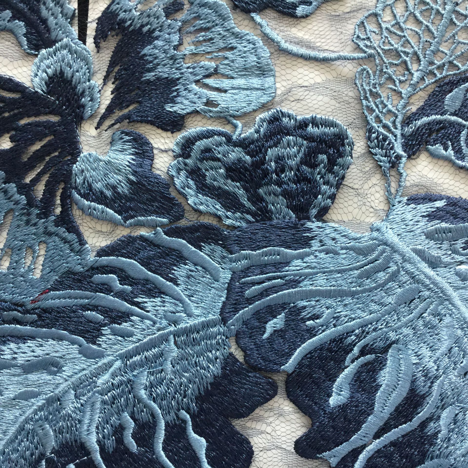 20182019新款 大叶子网布绣花面料 乱网多色绣