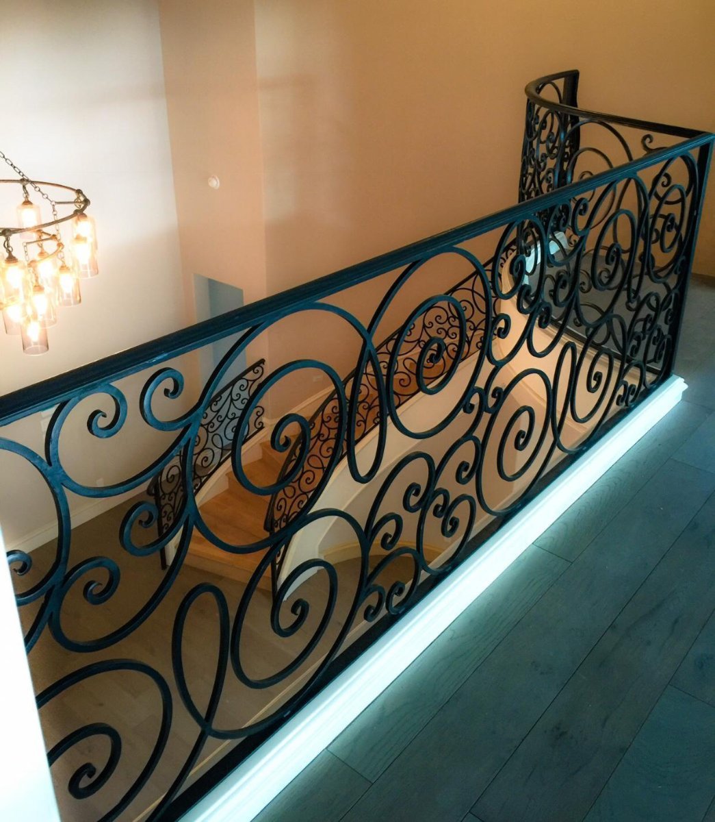 佛山专业锻造铁艺厂家设计和制造欧式铁艺楼梯扶手ebs340长期出口