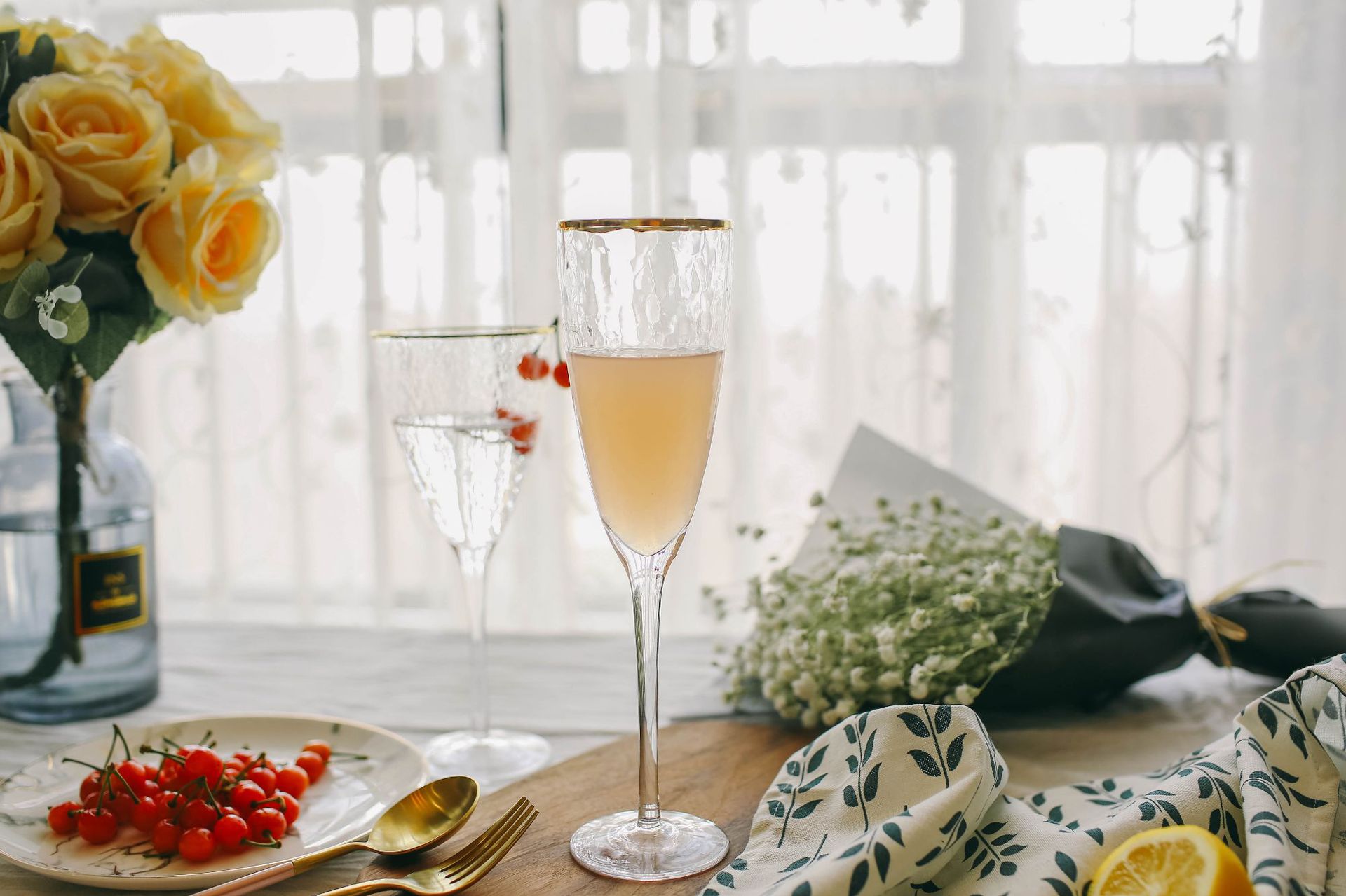 绿典-ins锤目纹金边玻璃杯-玻璃红酒杯高脚杯香槟杯-家用酒杯