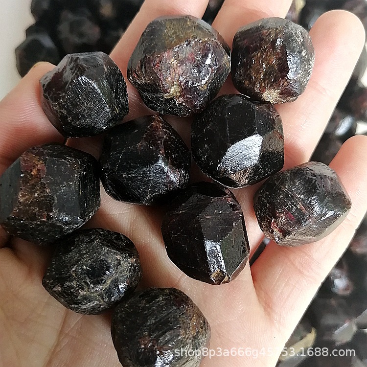 石榴石碎石批发 原石 巴西石榴石 带刻面原料批发