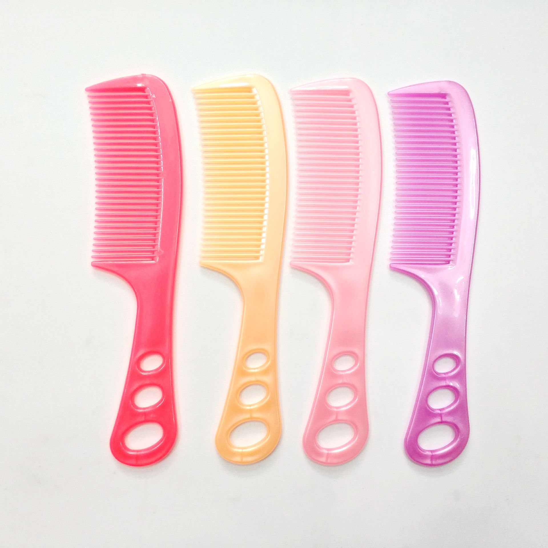 厂家直销 摆地摊 带孔梳子 塑料梳 美发梳 小礼物 日用品