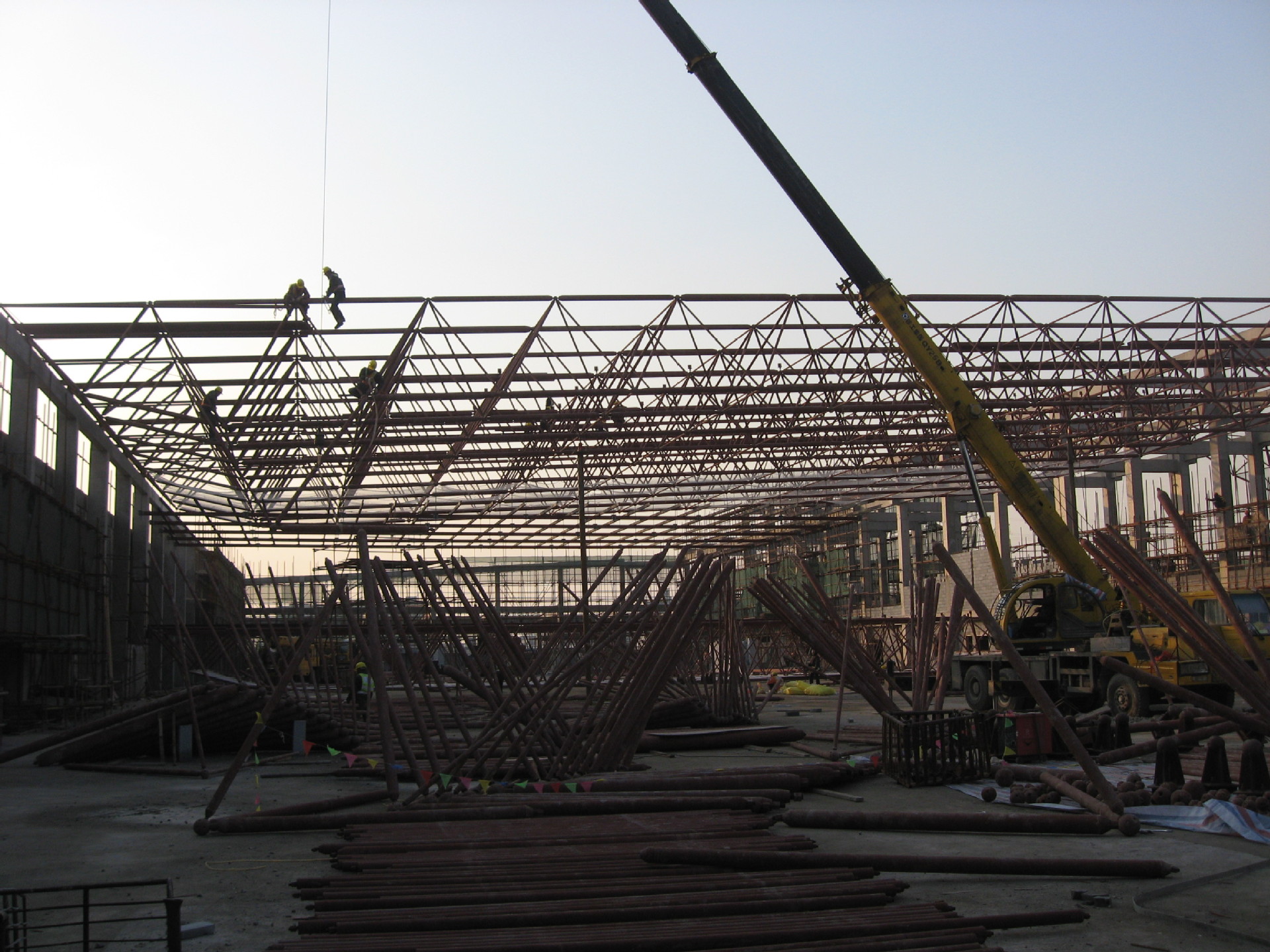 东吴网架15年只做安全无柱厂房 大跨度无柱厂房施工