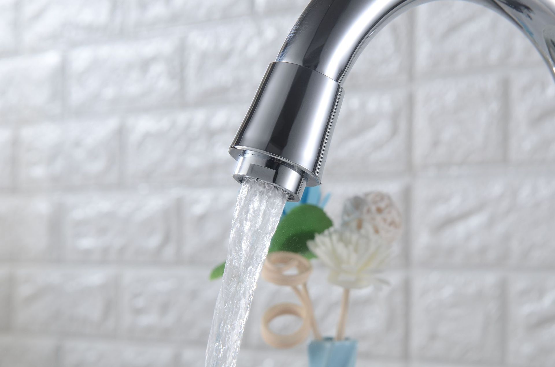 利群厂家直销 塑钢无铅水龙头 浴室洗脸盆面盆冷热水龙头工程批发