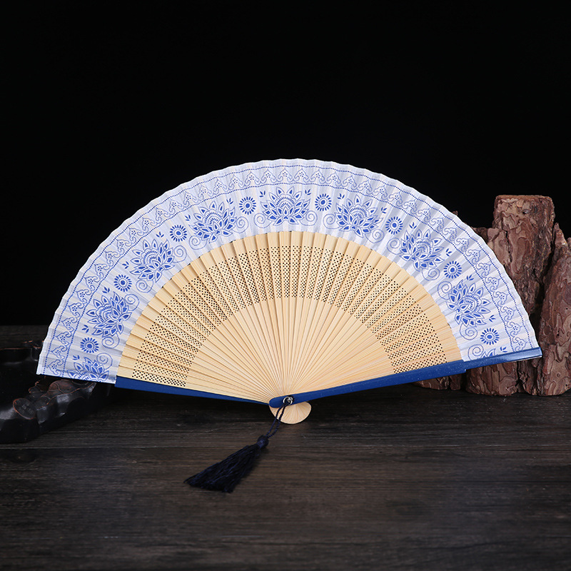42方中国风烤漆边青花瓷扇 竹扇 工艺礼品日用 高档女扇 厂家直销