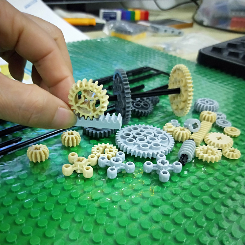 32905国产科技积木教具螺旋杆涡轮 兼容乐高拼装齿轮机械玩具零件