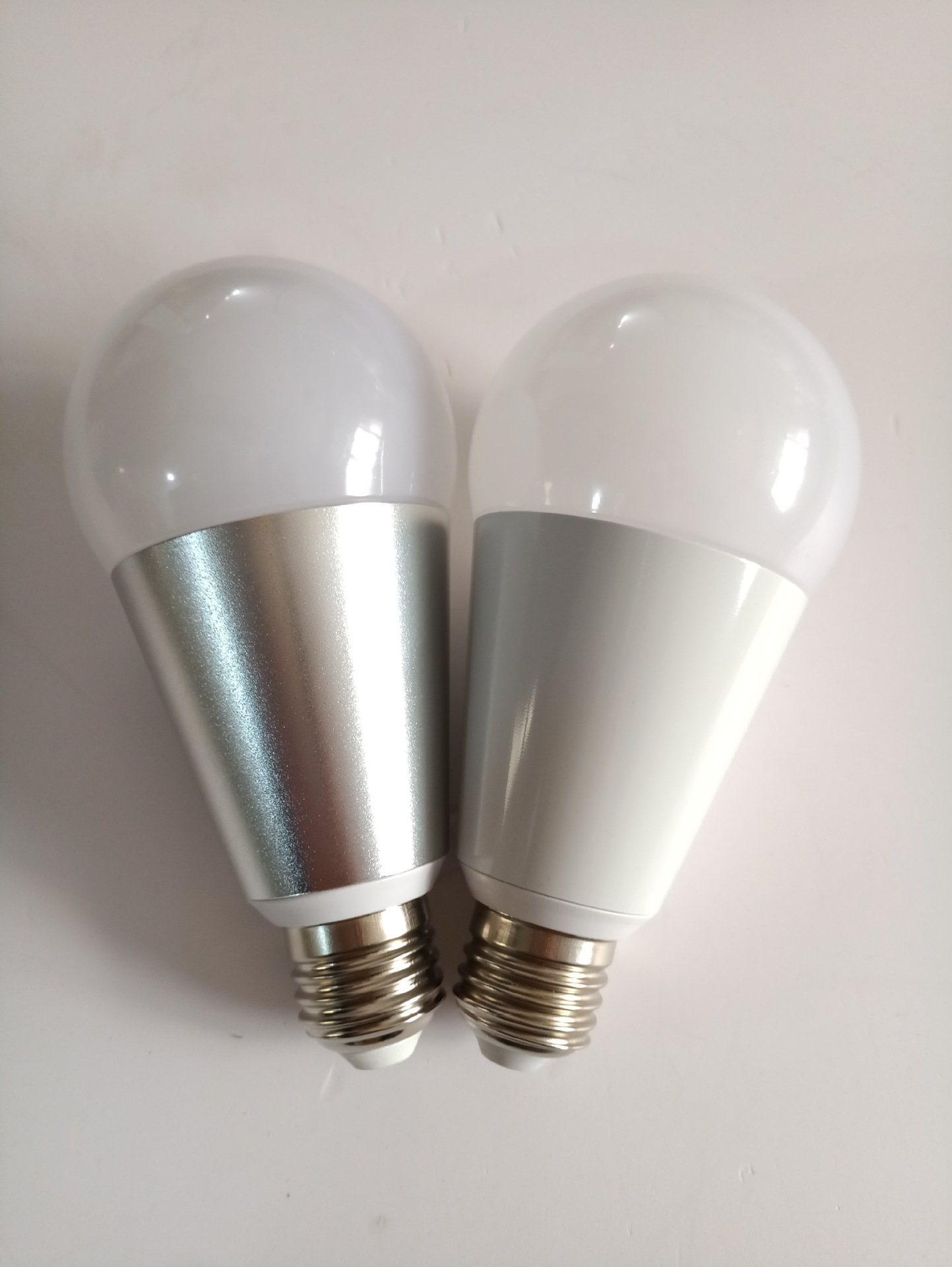 七彩灯泡_wifi智能灯泡 10高亮度智能手机控制 远程定时七彩 - 阿里巴