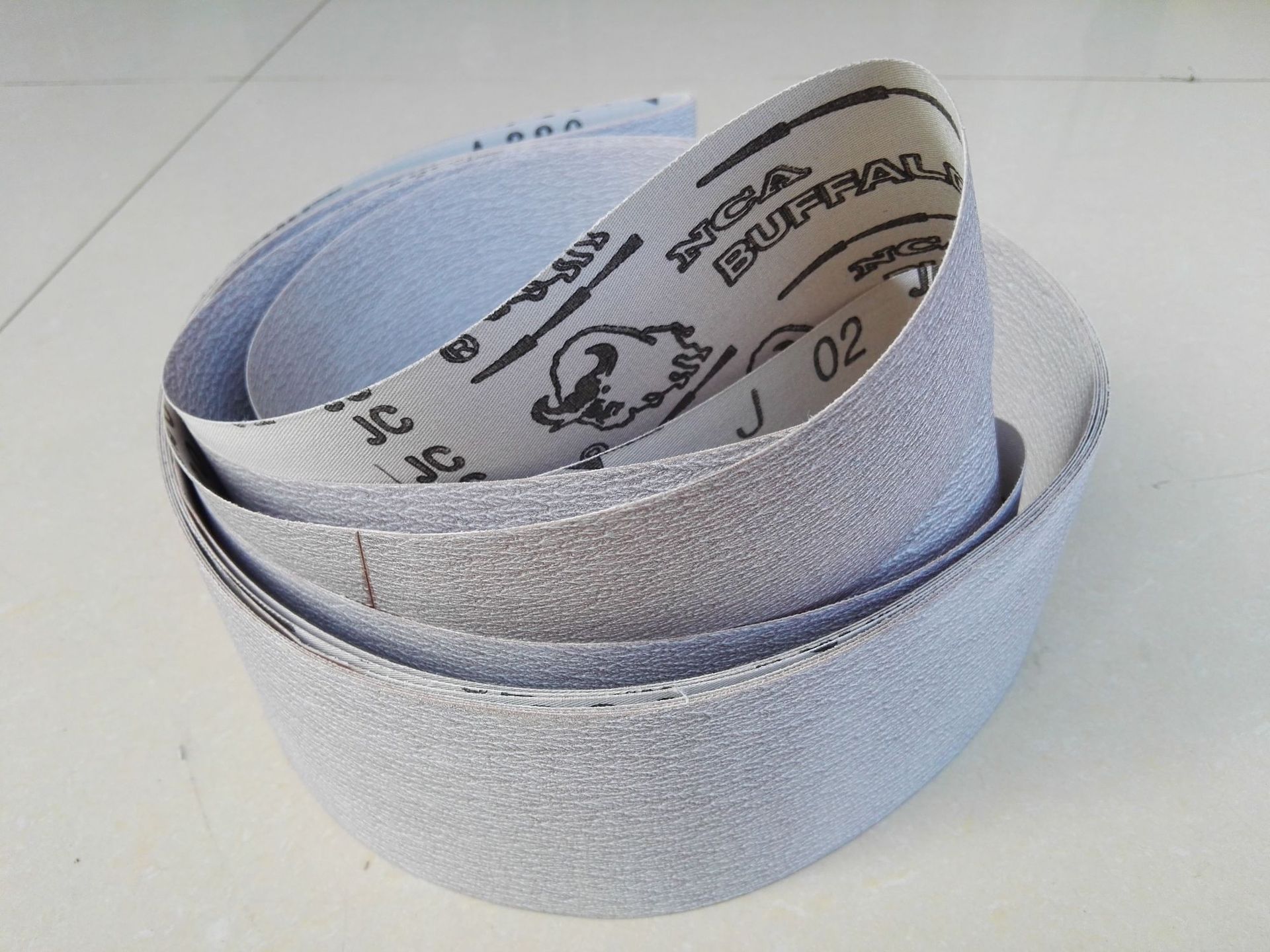 厂家直供日本野牛软布抛光砂带不锈钢铝金属320#拉丝打磨沙带定做