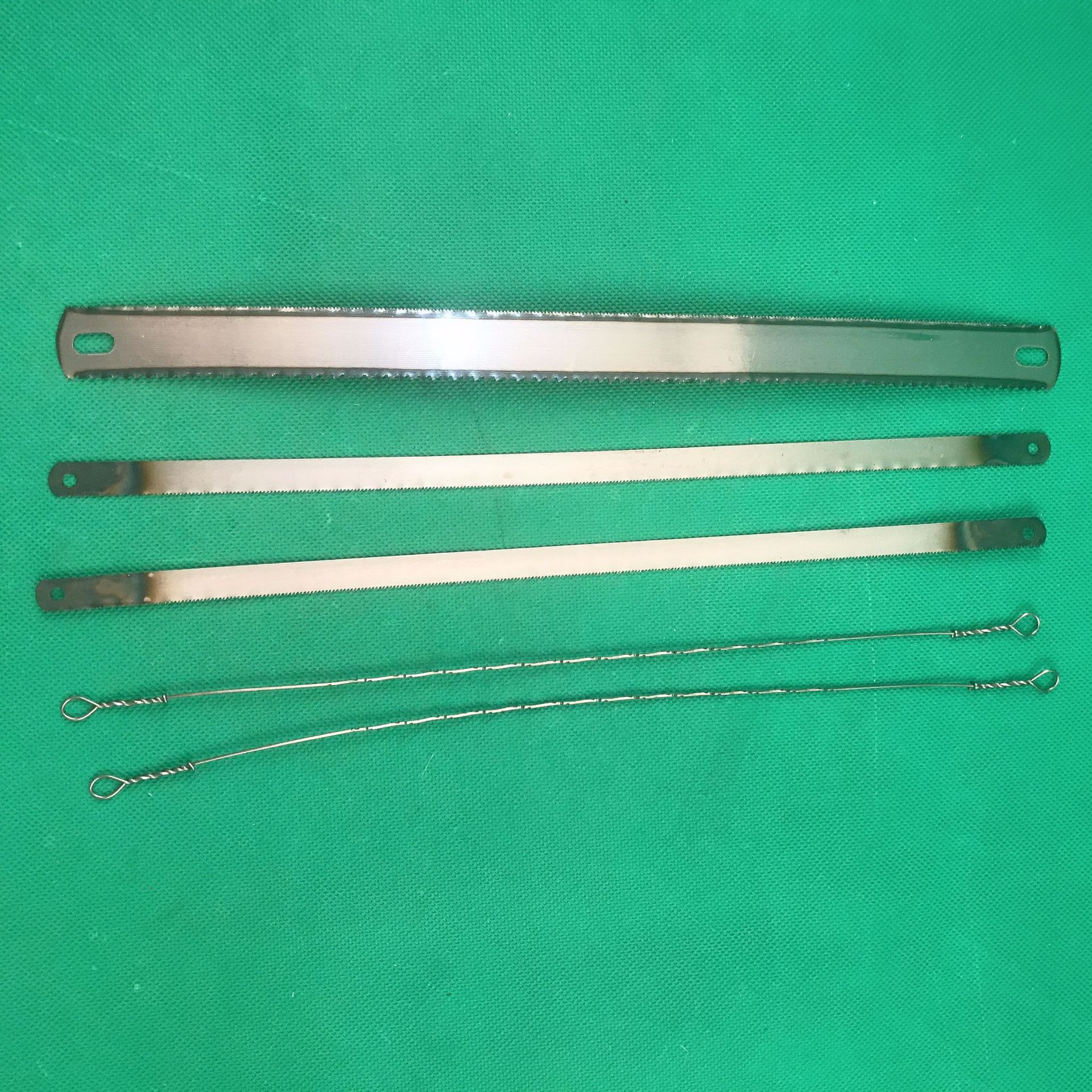 高碳钢锯条手工钢锯据手用钢锯片钢锯条中齿钢锯条2元店地摊货源