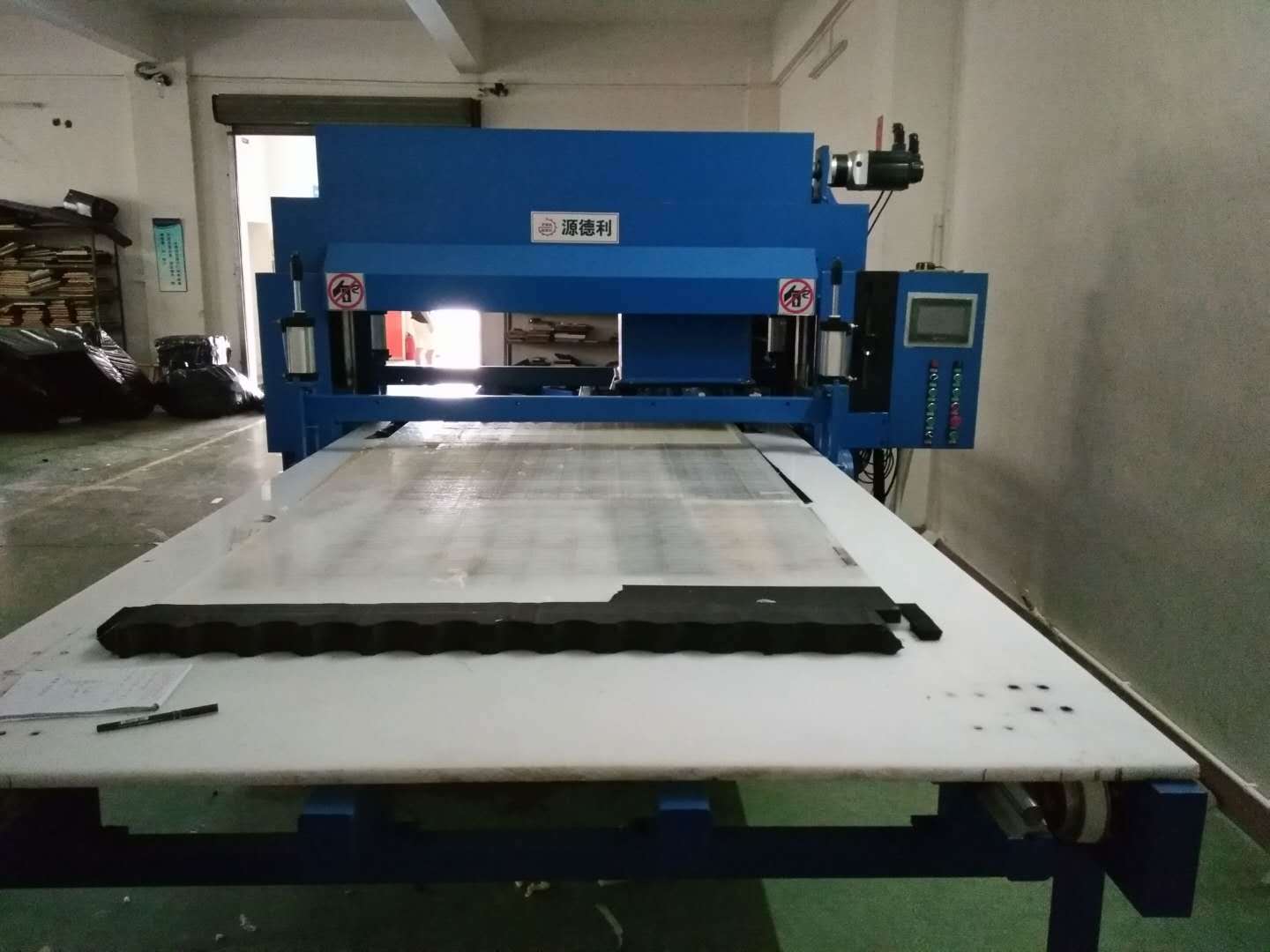 高效式80吨片材式龙门裁断机龙门裁断机生产厂家价格及工作原理