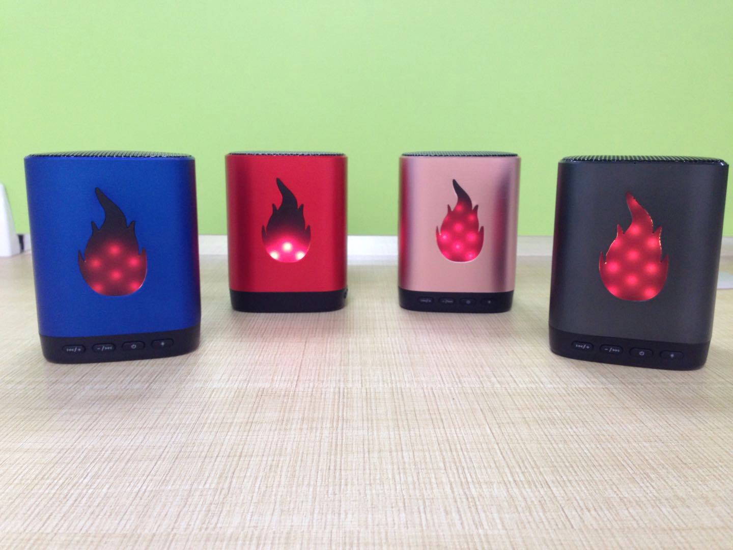 最新亚马逊爆款动态火焰led蓝牙音箱高品质环绕立体声便携音响