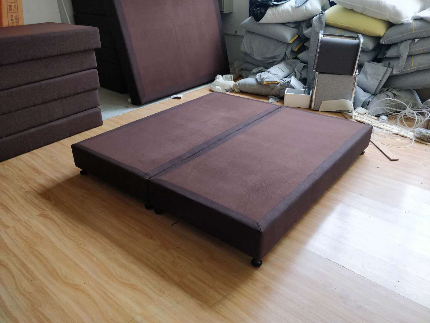 厂家直销酒店宾馆公寓床架席梦思弹簧床头垫宿舍1.35米可定制床箱